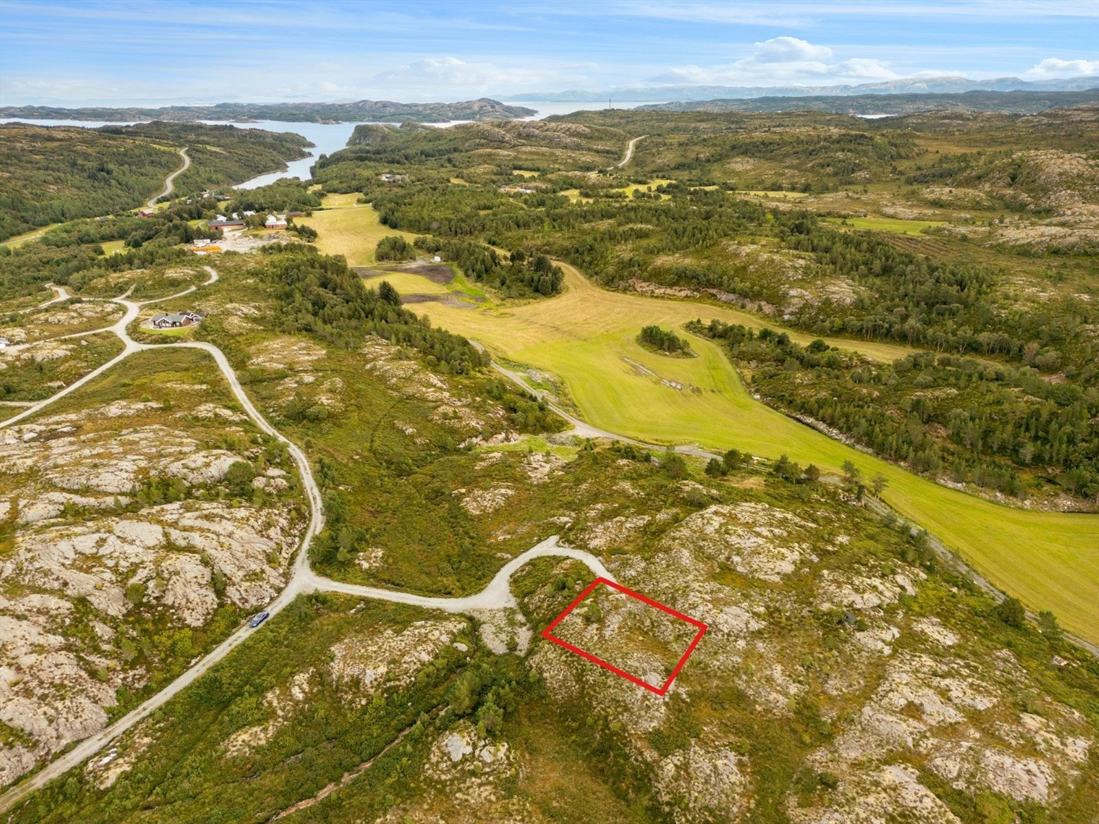 Heimdal Eiendomsmegling v/Rafael Van Haasterecht har gleden av å presentere denne særegne hyttetomta på Fillan! Foto: Harald Wanvik. Galleribilde