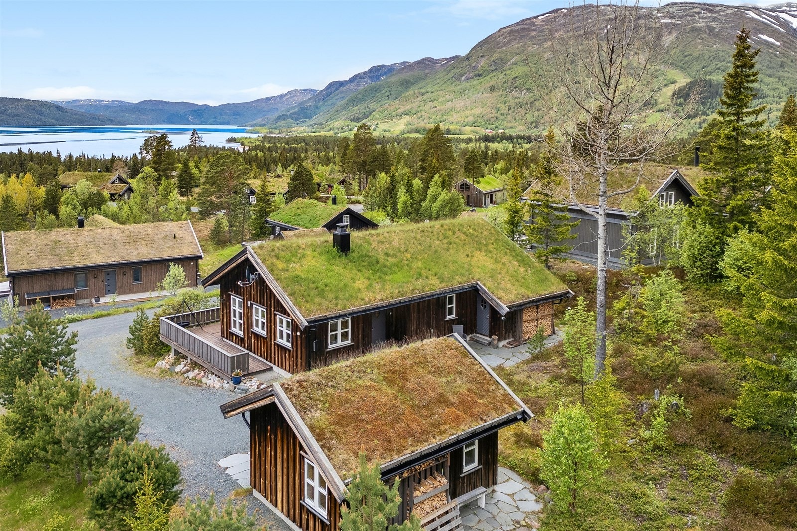 DNB Eiendom ved Jeanette Arnesen-Eriksrød har gleden av å presentere Røsslyngvegen 4! Galleribilde