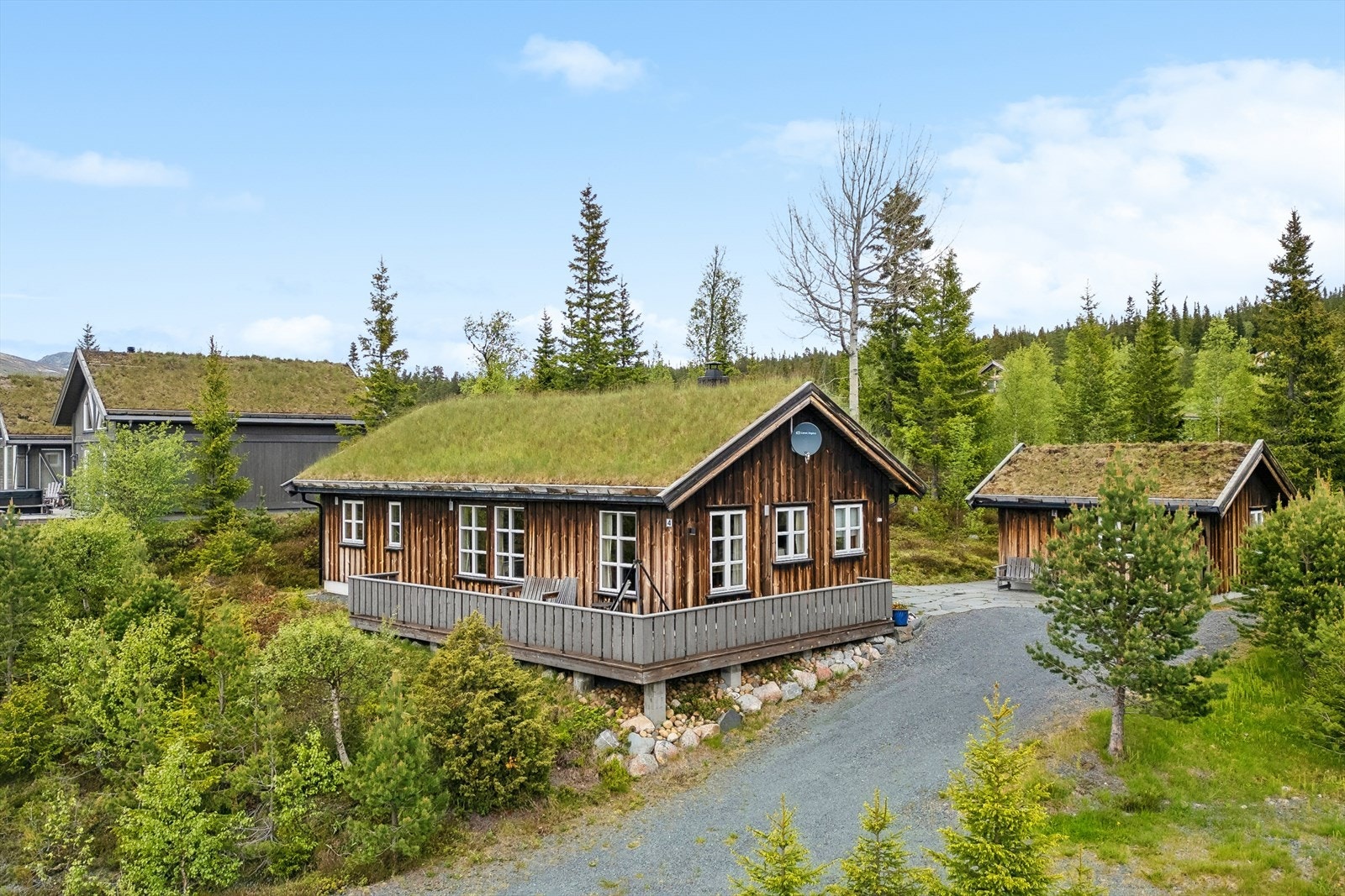 Eiendommen består av en innholdsrik fritidsbolig fra 2011 og et praktisk anneks fra 2012. Galleribilde