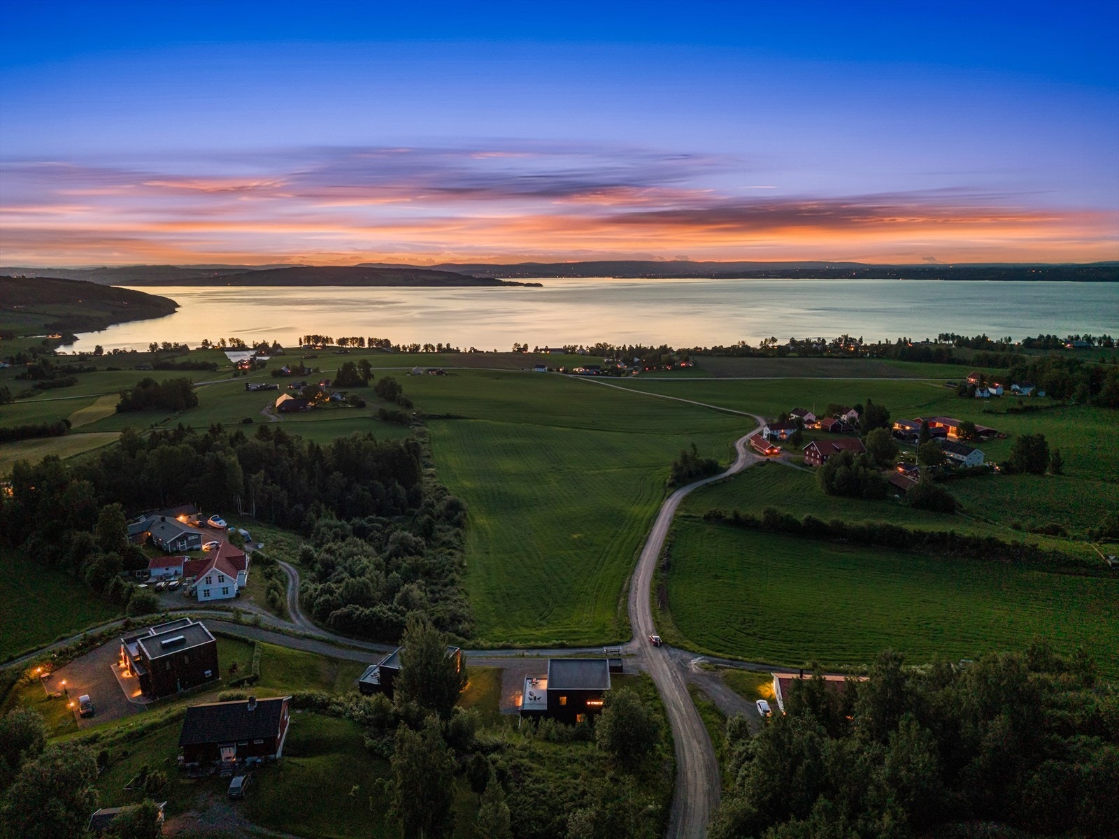 Kort vei til Mjøsa og Totenåsen med et eldorado av turmuligheter sommer som vinter. Galleribilde