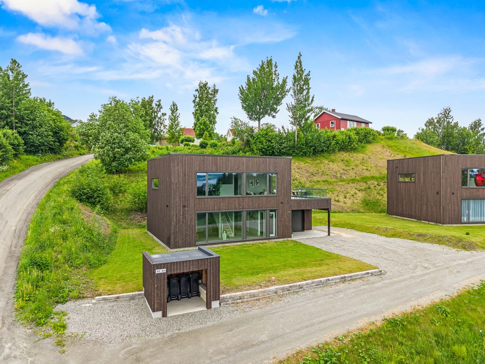 Her bor man fantastisk til med gangavstand til Totenvika skole og barnehage. Galleribilde