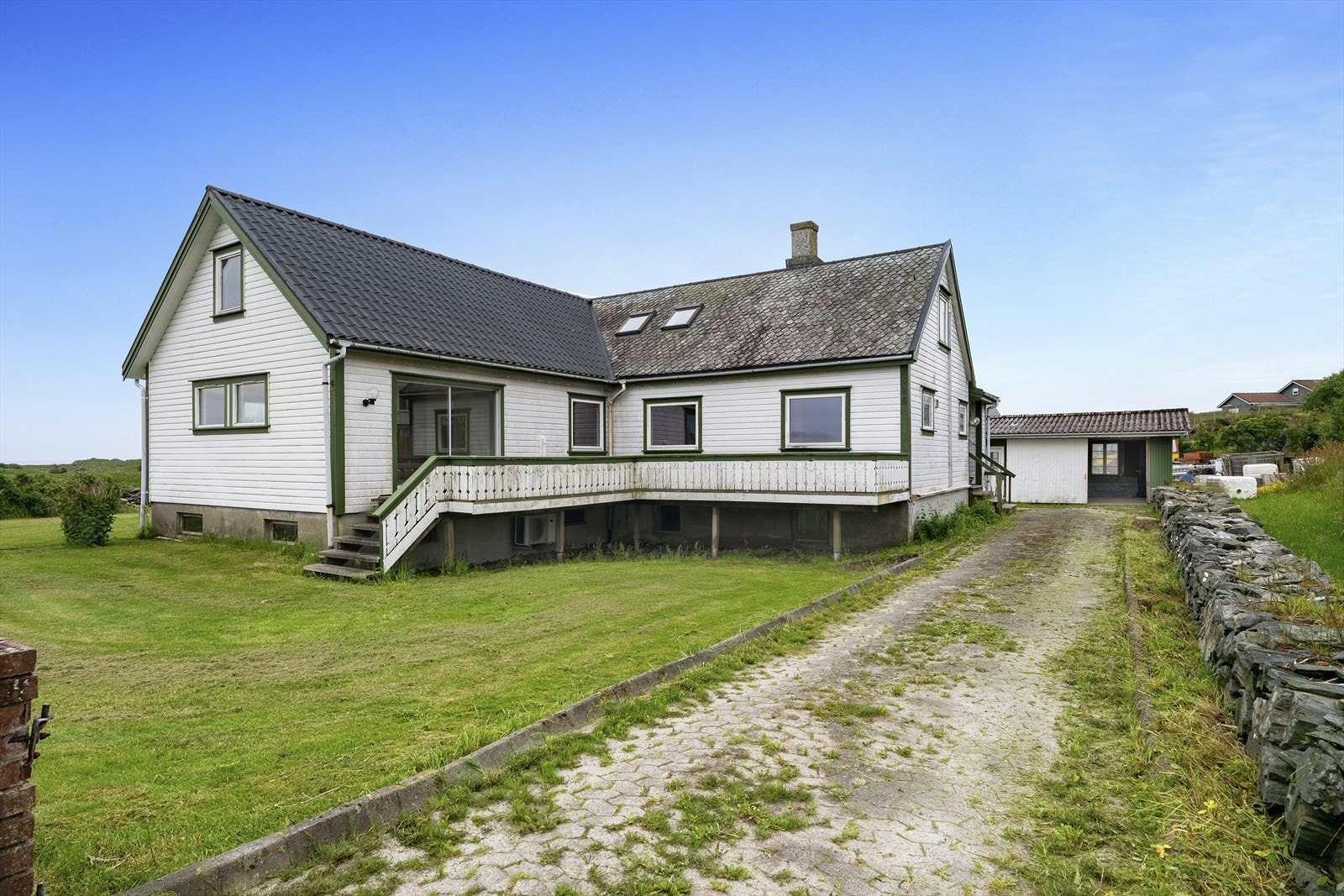 Innkjørsel til garasjebygg Galleribilde