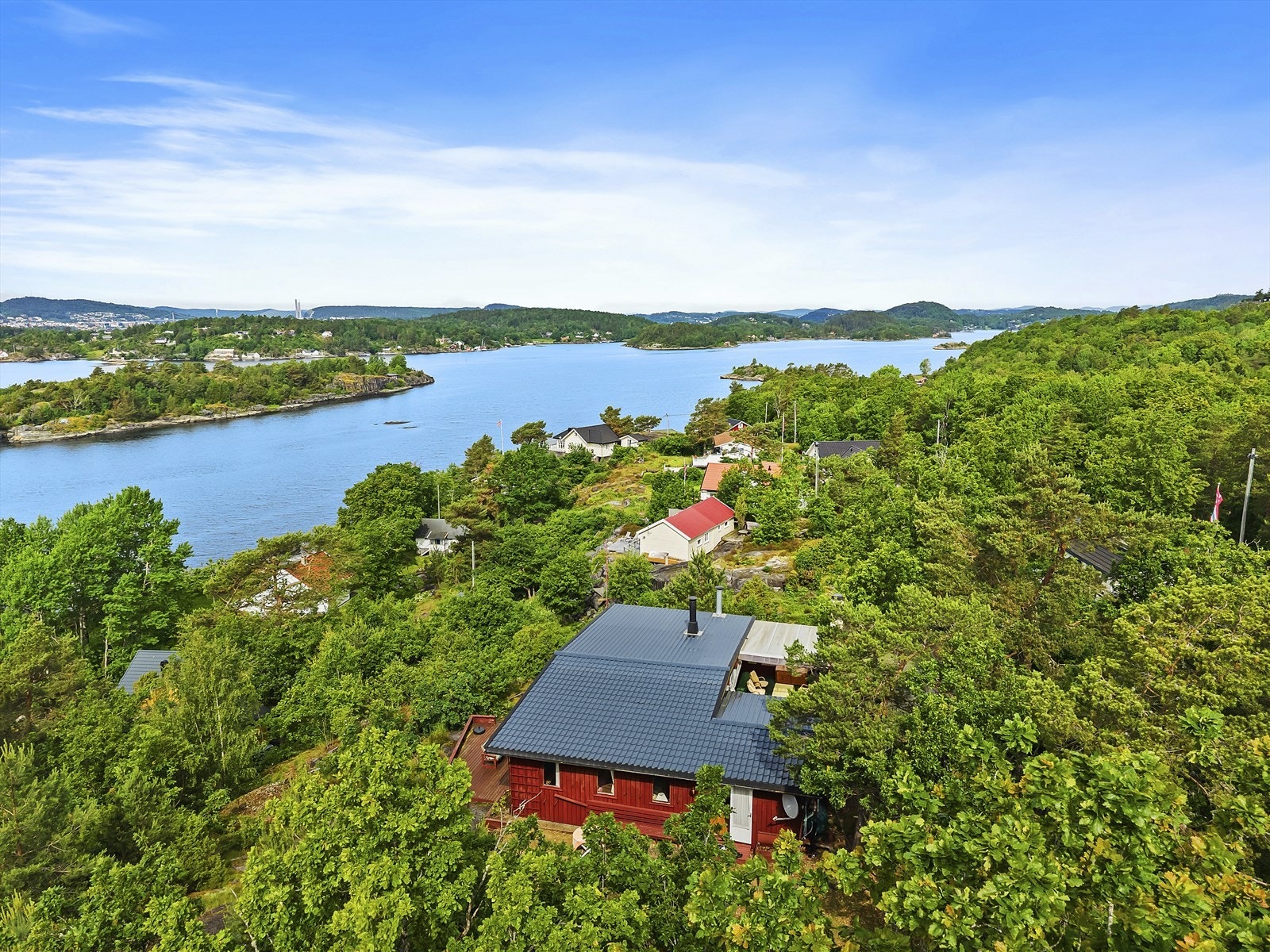 Med båt er det korte turer til sommersteder som Brevik, Langesund, Helgeroa og Kragerø Galleribilde