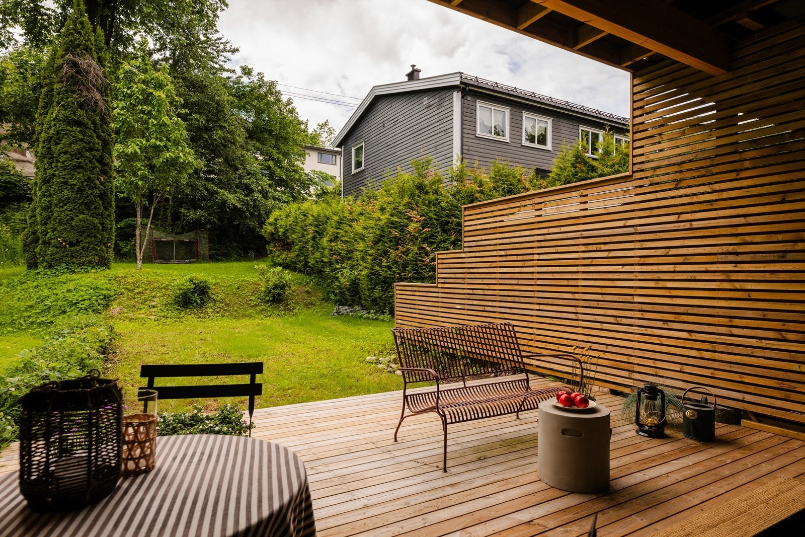 Fra hovedsoverommet er det utgang til en ny og utvidet terrasse fra 2025. Galleribilde