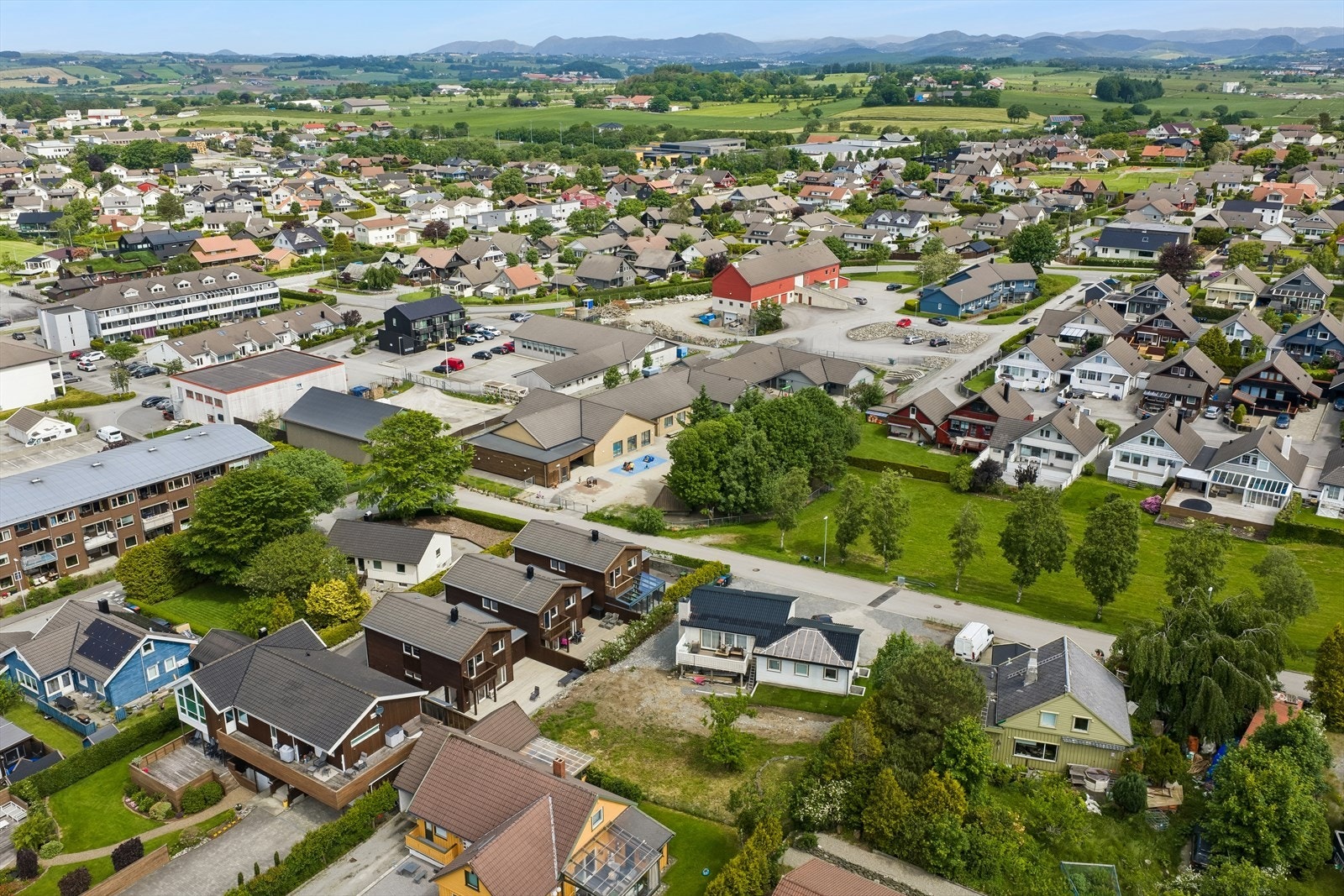 Lyngmarka barnehage ligger kun to minutters gange unna eiendommen. Galleribilde
