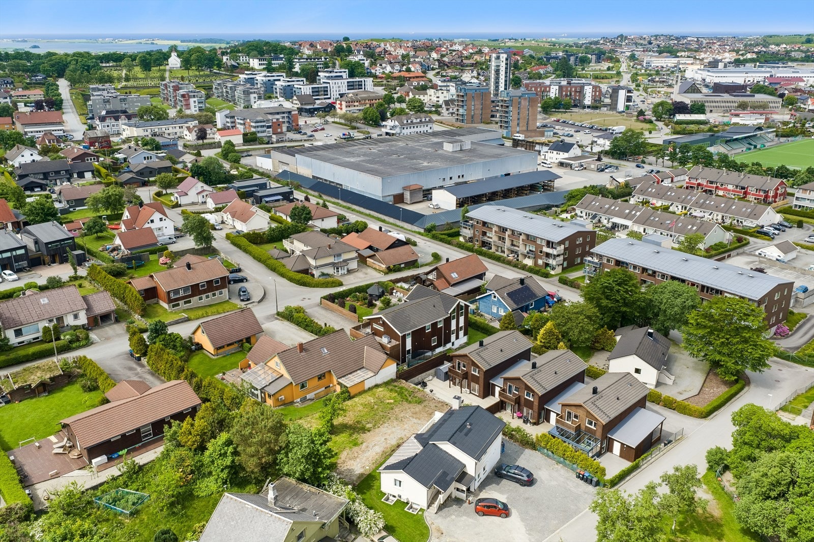 Kort vei til Kleppekrossen sentrum med butikker og servicetilbud. Galleribilde