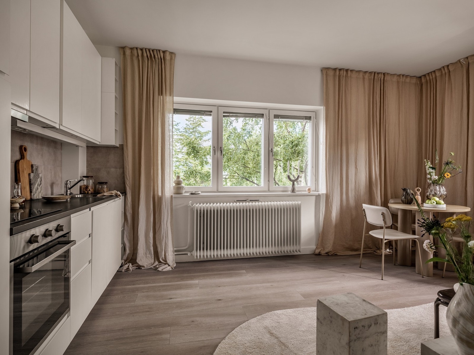 Oppvarming, varmtvann og bredbånd er inkludert i felleskostnadene. Galleribilde