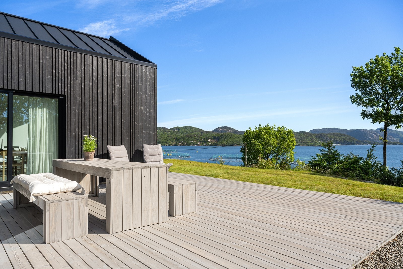 Romslig terrasse med god utsikt. Galleribilde