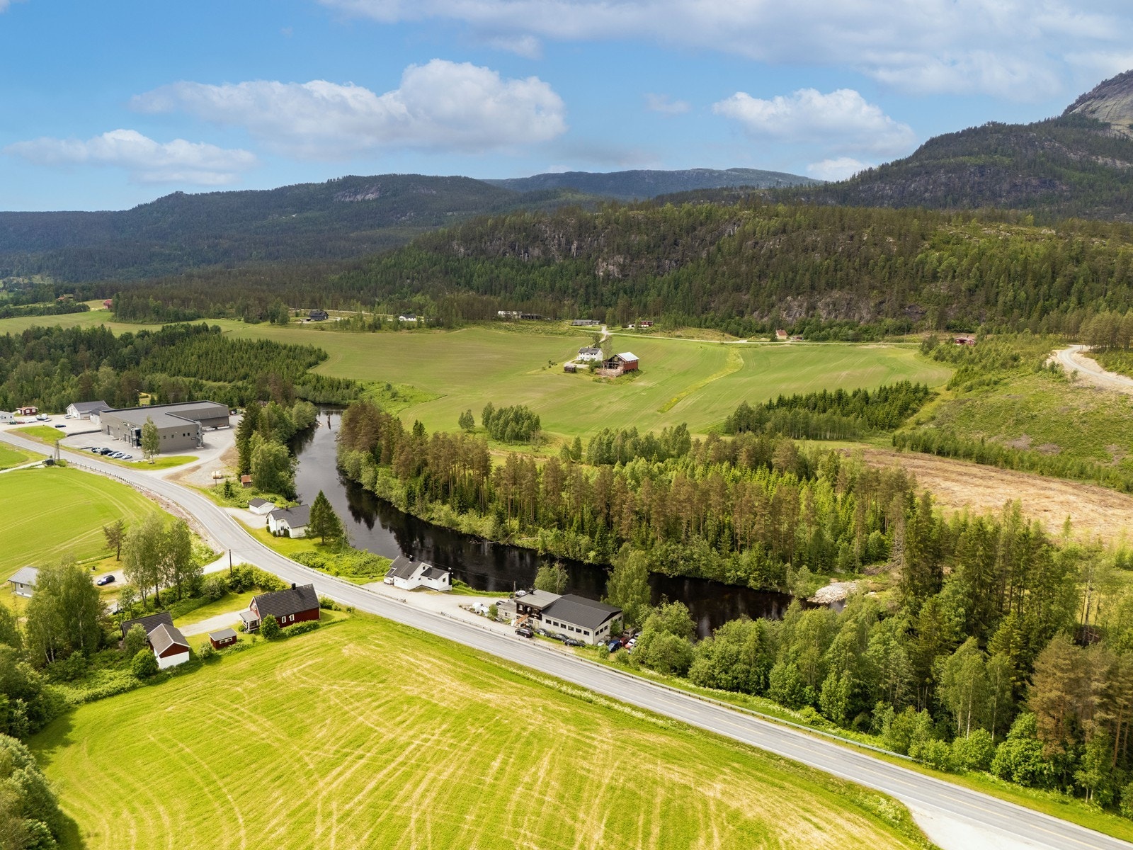Området byr på et rikt turterreng og gode muligheter for friluftsliv året rundt. Galleribilde