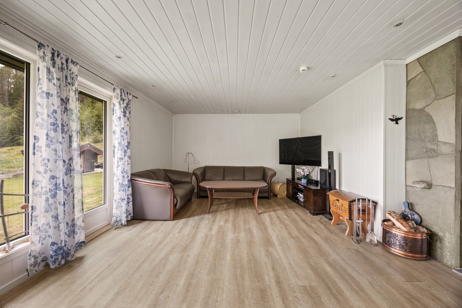 Downlights gir en god grunnbelysning i stuen Galleribilde