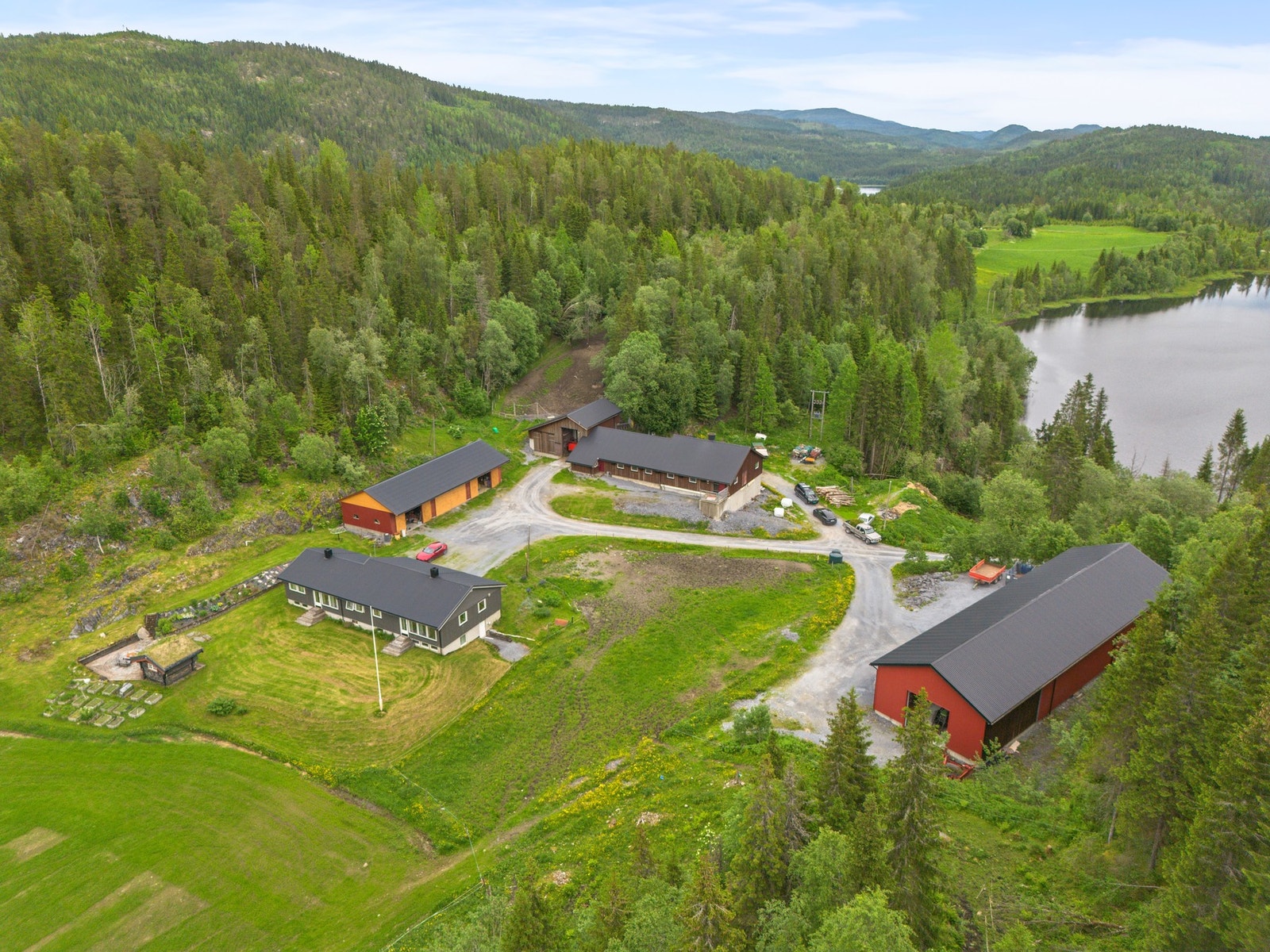 Velkommen til Nordbygdvegen 154, presentert av EiendomsMegler 1 v/ Sigve Haugdahl. Foto: ELW media (Espen Wåde). Galleribilde