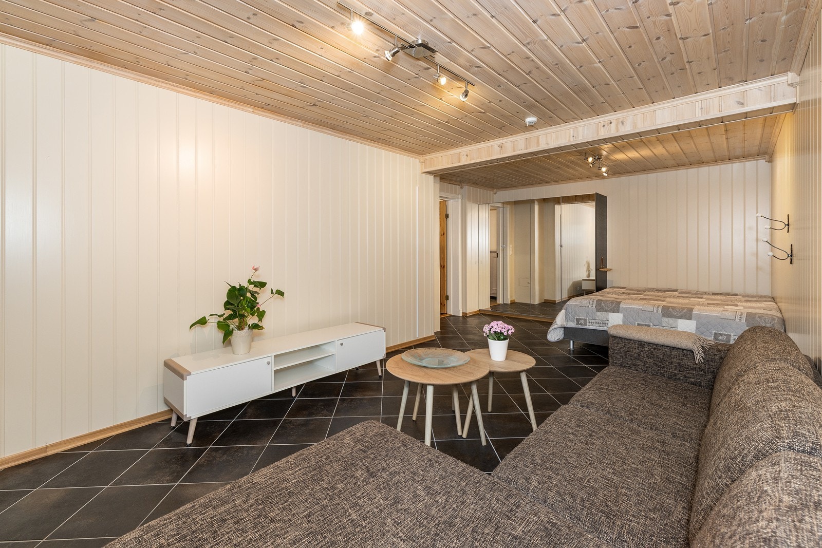 Rommet er i dag innredet med en sovealkove. Galleribilde