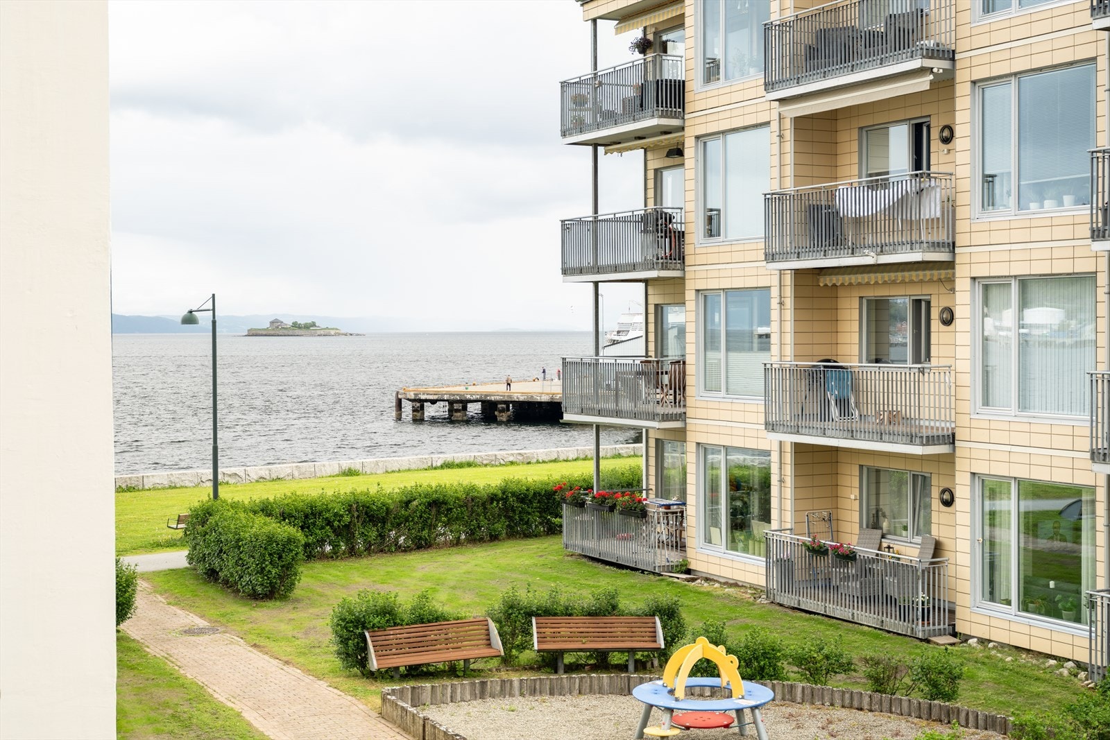 I kort gangavstand har du 3T-Ilsvika, dagligvare, kollektivtransport. Galleribilde