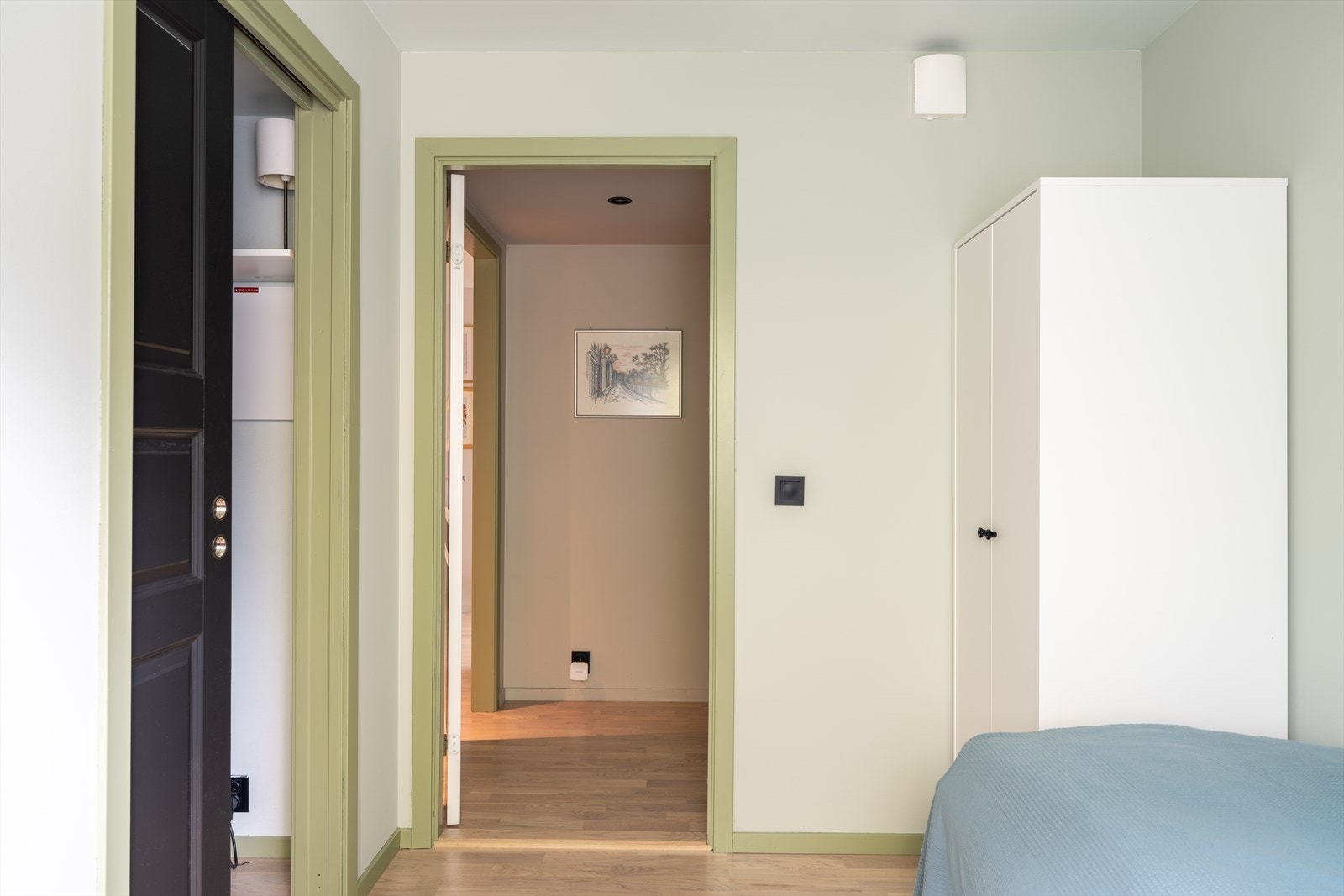 Walk-in på 2 m² og garderobe. Galleribilde
