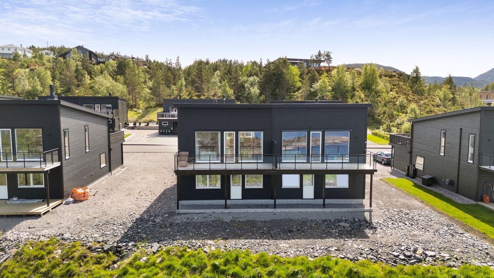 Fasade nord. Her har man muligheter til å utvikle tomten og uteområdene videre Galleribilde