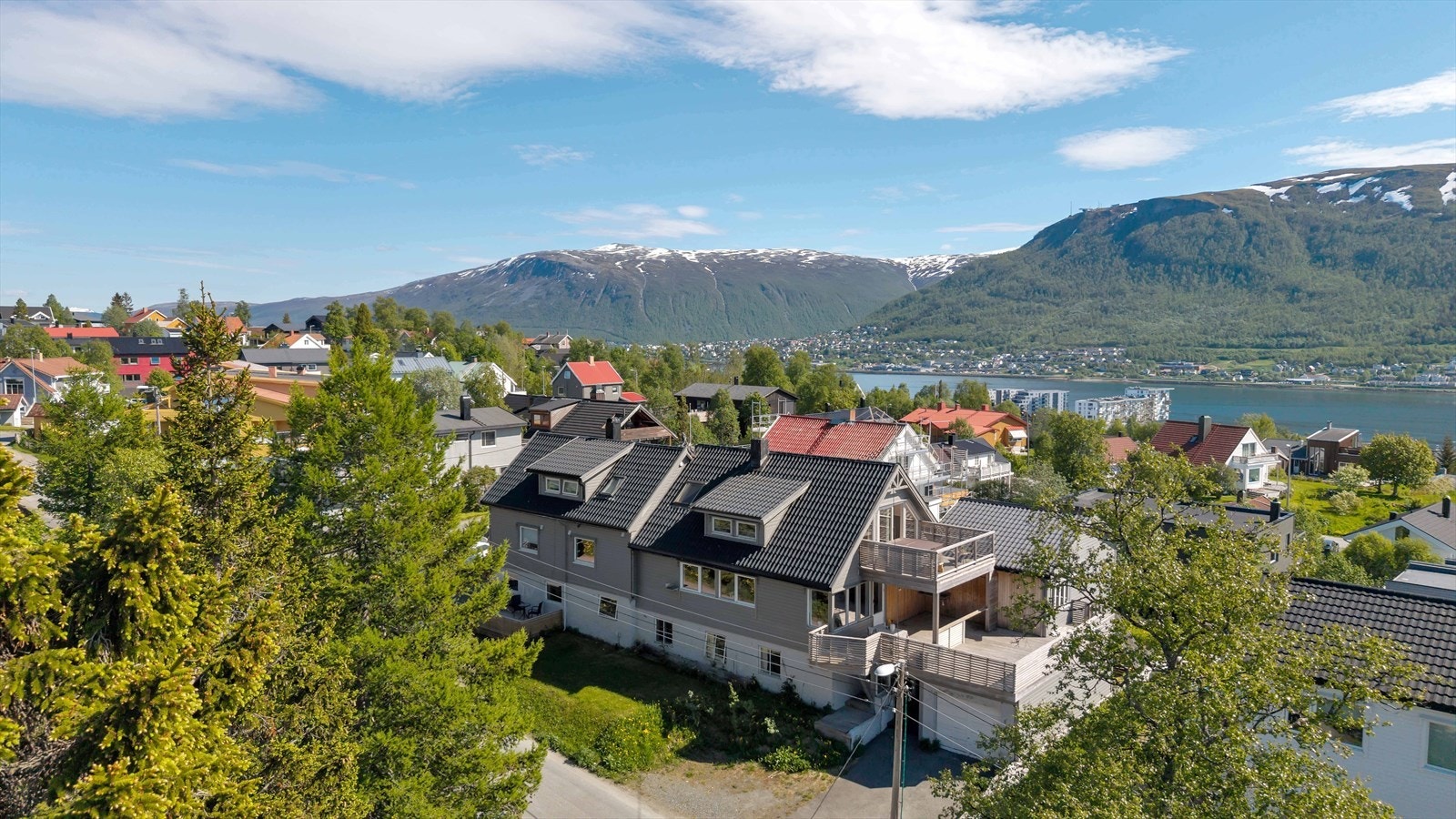 Hjem Eiendomsmegling Sør-Tromsøya - Innholdsrik bolig med mulighet for utleie |