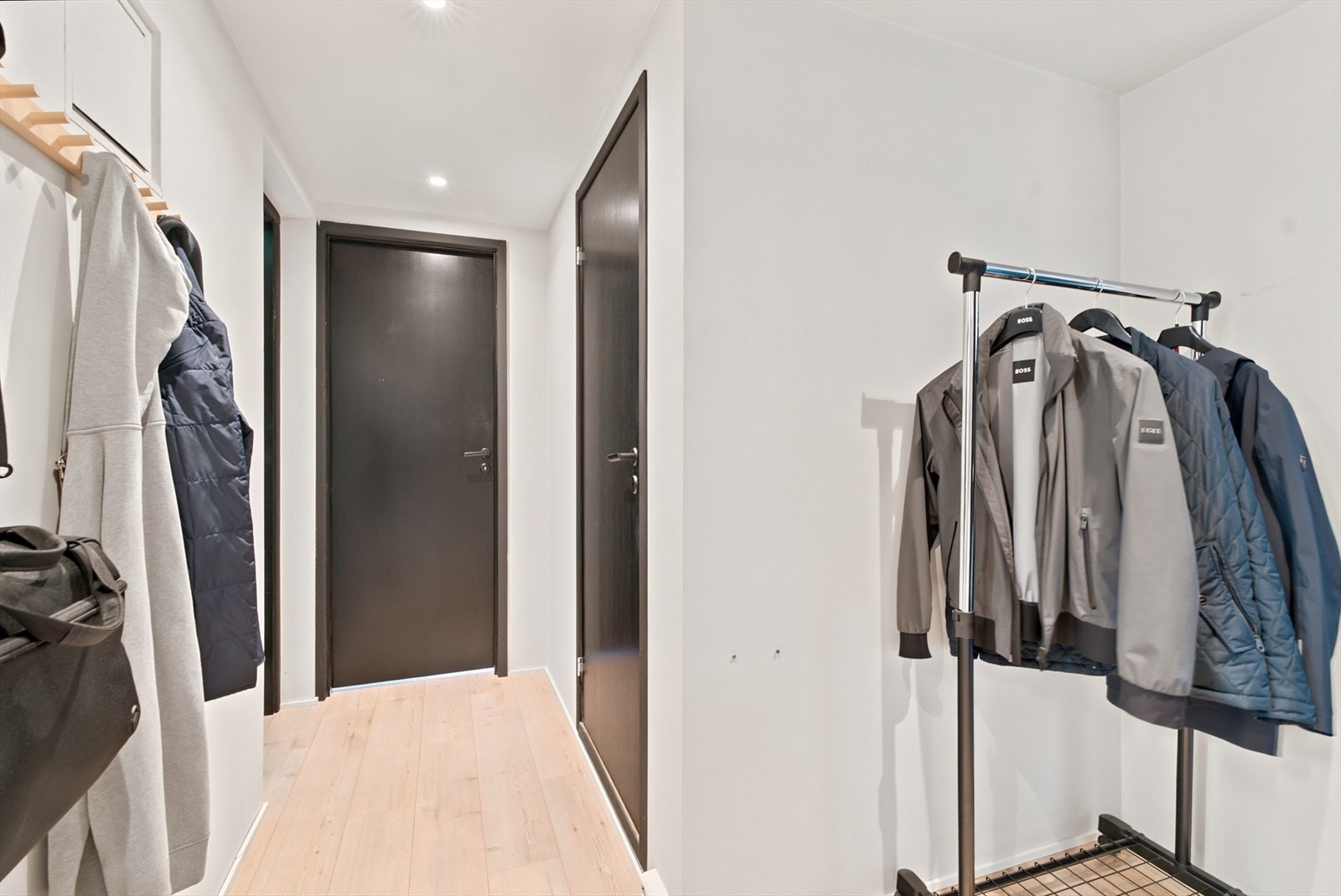 Leiligheten disponerer to eksterne boder for ekstra lagringsplass. Galleribilde