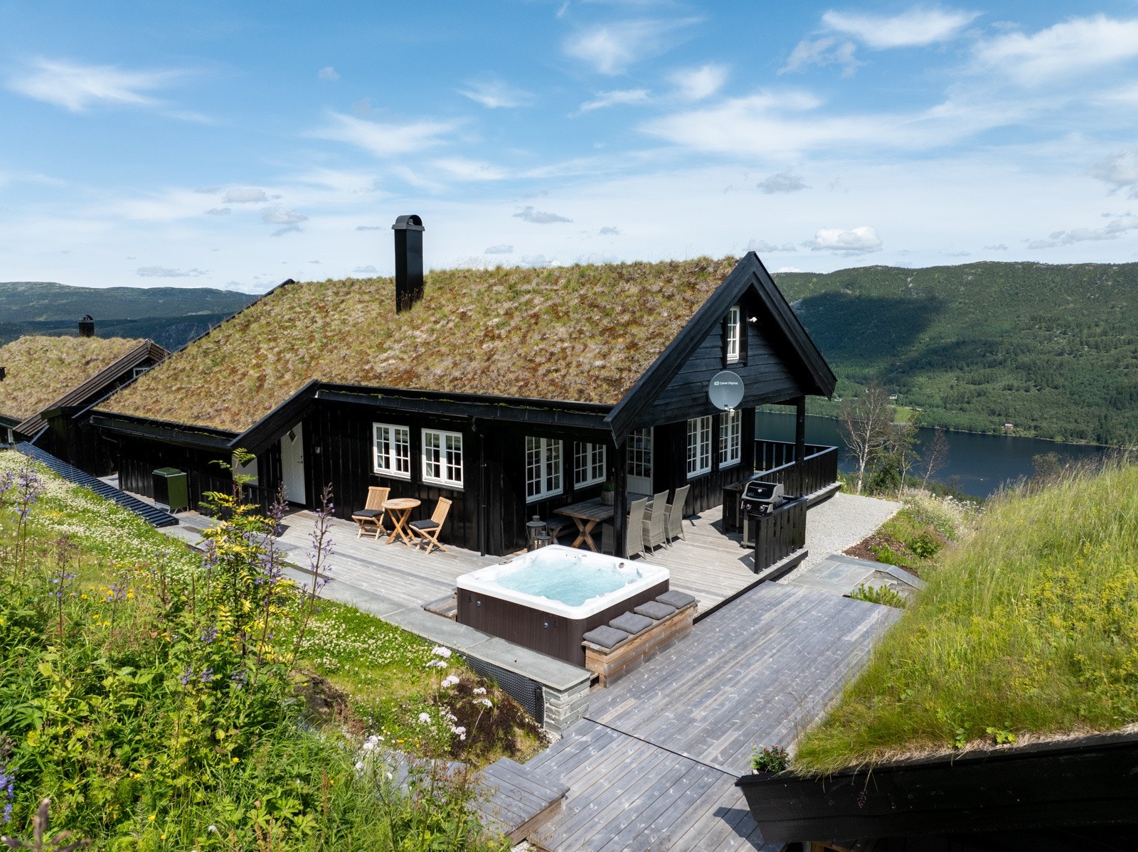 Her har man flotte utearealer der solen og utsikten nytes. Galleribilde