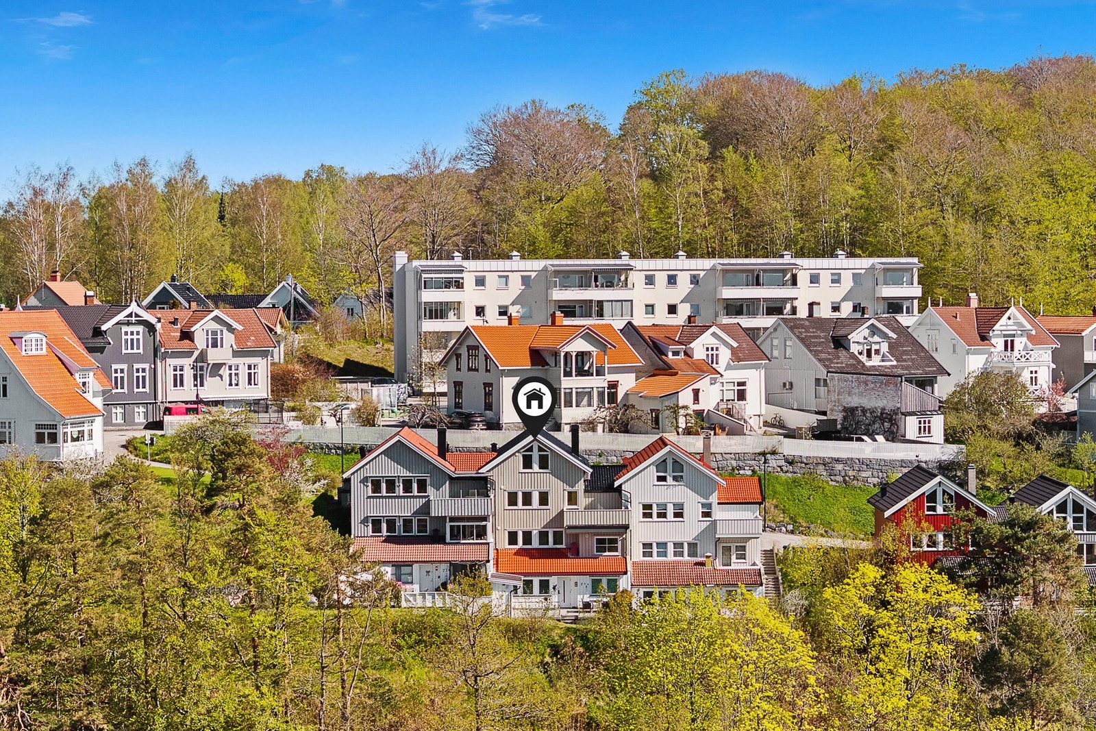 Her bor du med gangavstand til barnehager, skoler, dagligvare, Bøkeskogen med flotte turmuligheter, idretts- og fritidstilbud og Larvik sentrum med alt hva byen har å tilby. Galleribilde