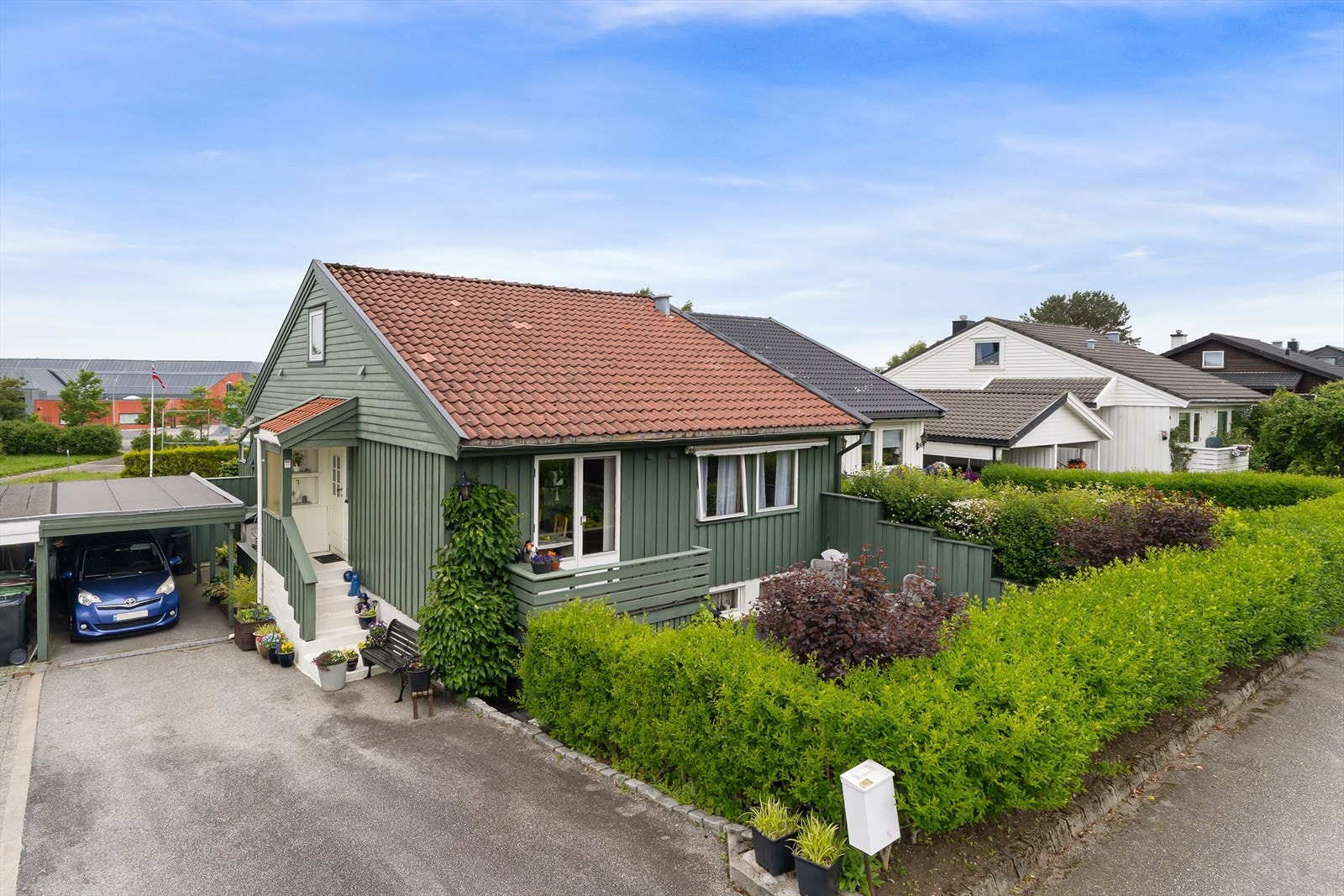 EiendomsMegler 1 Madla Kvernevik - Stor og innholdsrik vertikaldelt tomannsbolig | Solvendt uteområde | Attraktiv og barnevennlig beliggenhet Tjeldveie