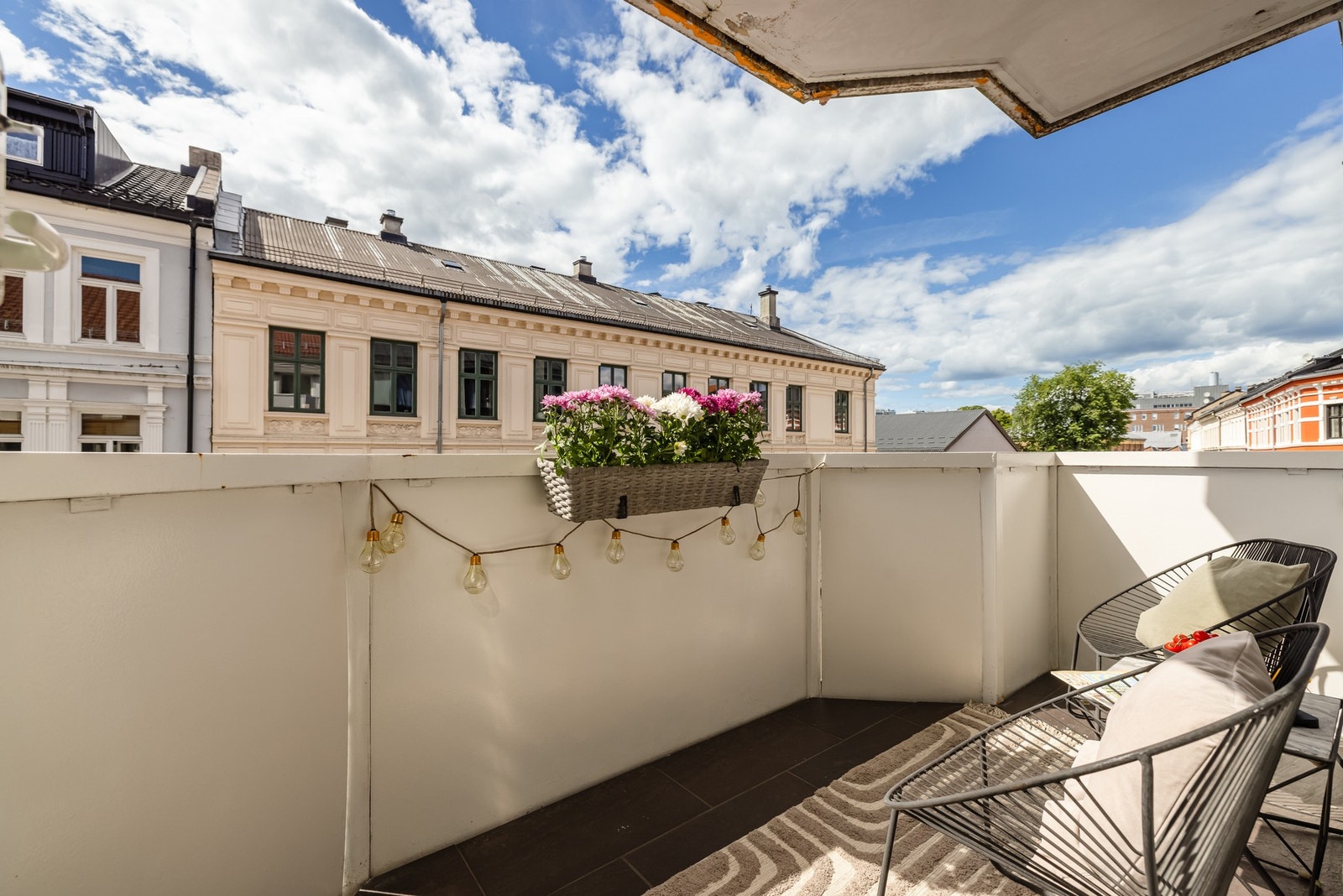 Fra stuen er det utgang til solrik vestvendt balkong på ca. 4m². Galleribilde