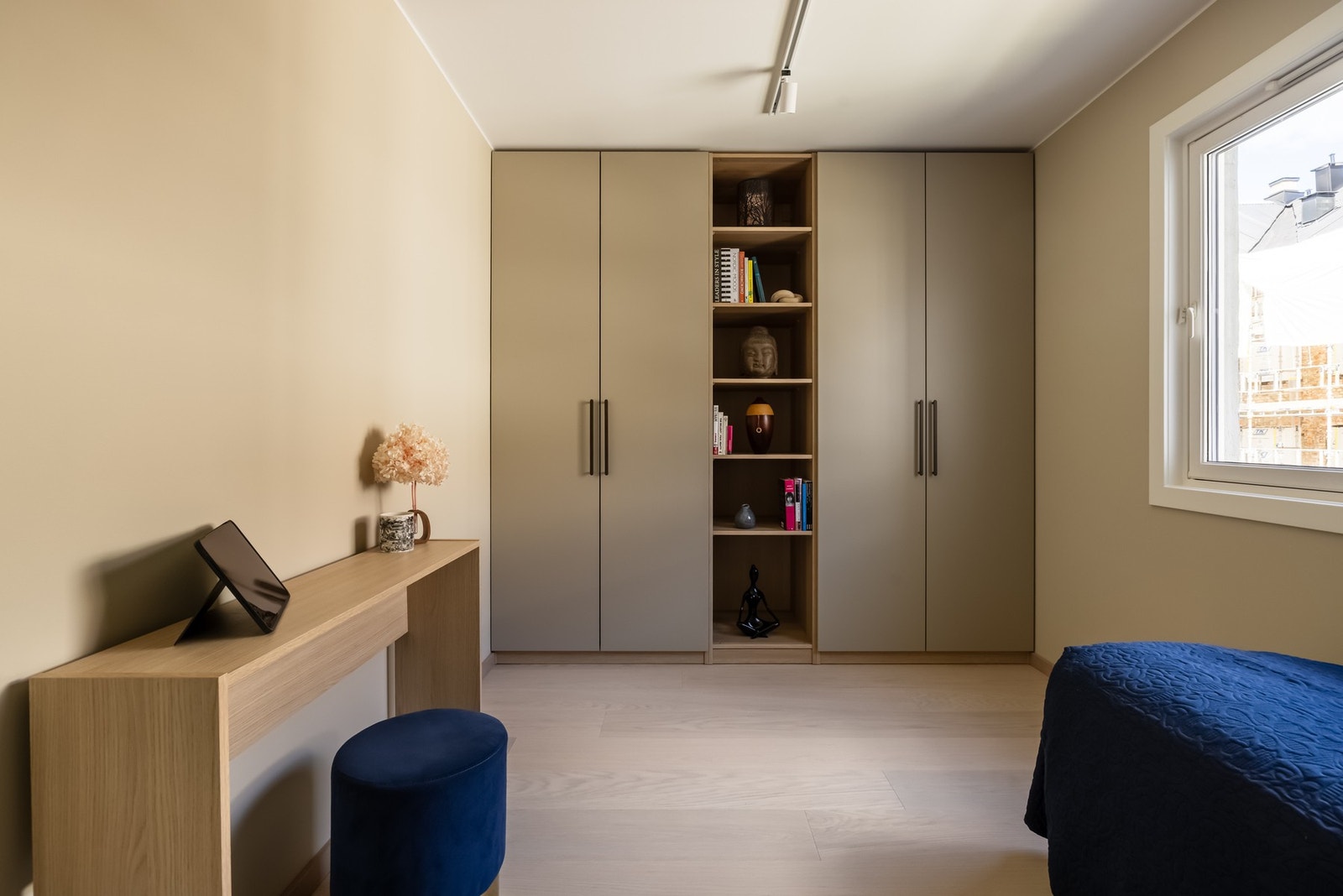 Også på dette soverommet er det god oppbevaringsplass i medfølgende garderobe. Galleribilde