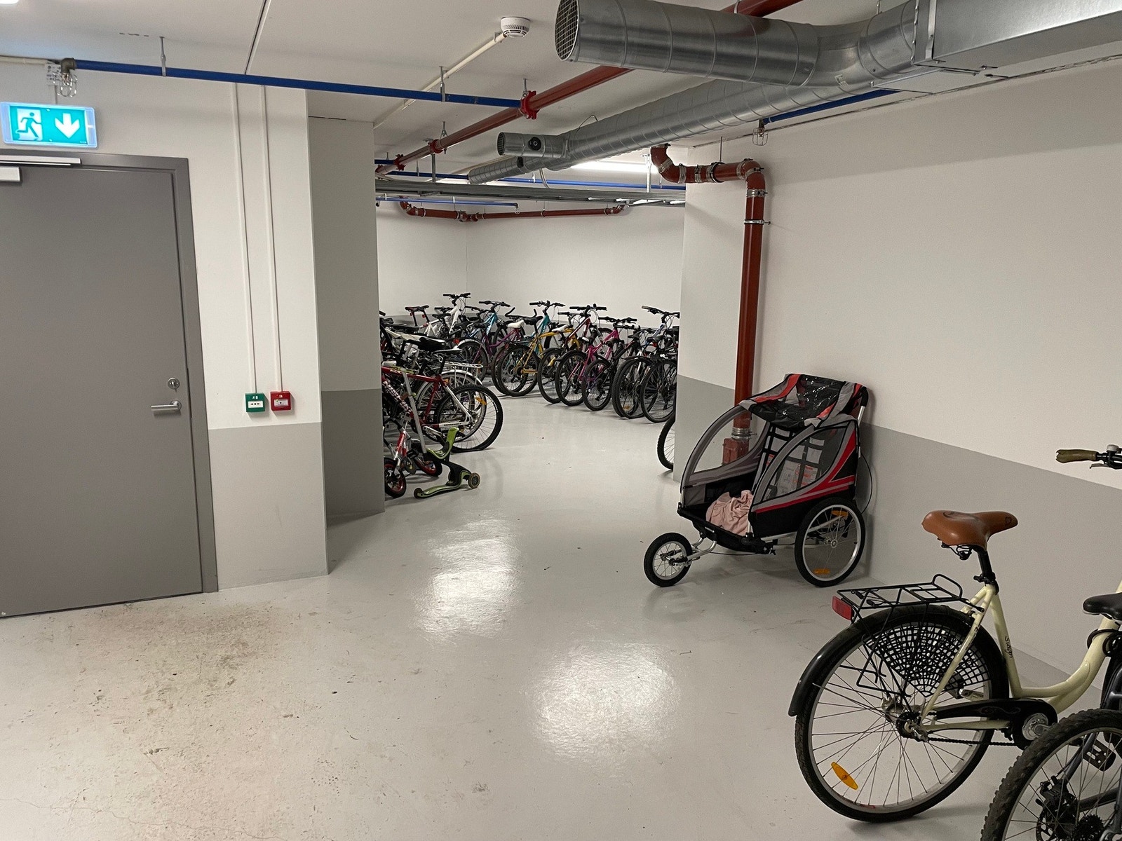 Samt felles sykkelparkering. Det er også et hyggelig felleslokale som kan leies til selskaper og andre arrengementer Galleribilde