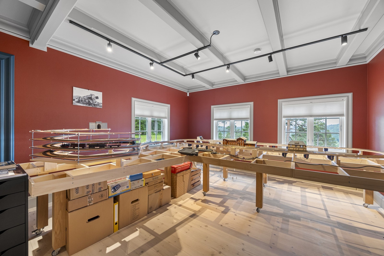 Rommet gir fleksibilitet og kan innredes etter behov, for eksempel til hobbyrom, loftstue eller soverom. Galleribilde