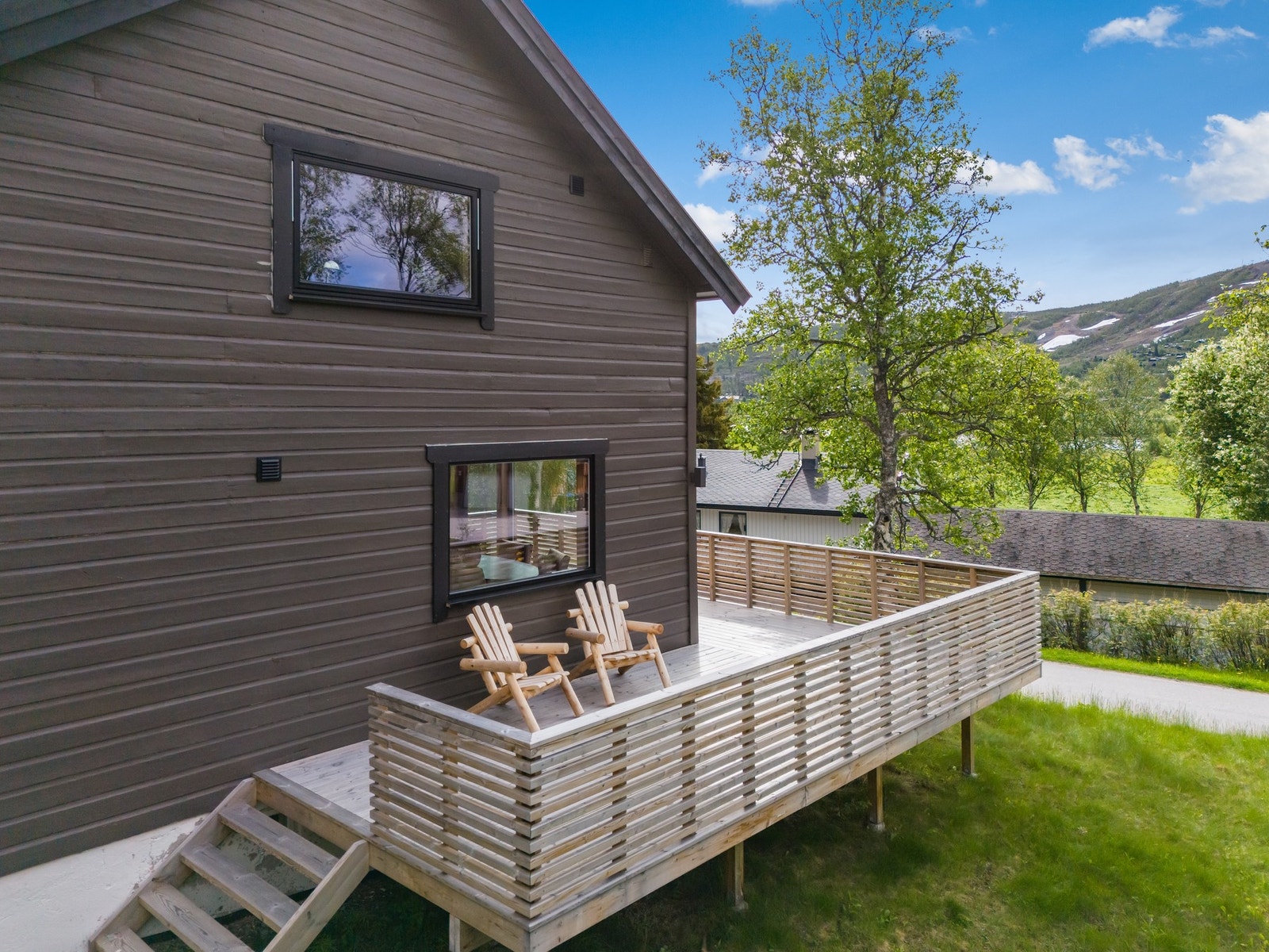 Gode terrasseareal med gode solforhold Galleribilde
