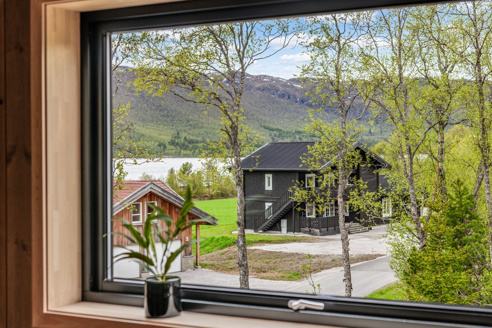 Et hjem for deg som ønsker både fjelliv, sentrumsnærhet og utleiemuligheter Galleribilde