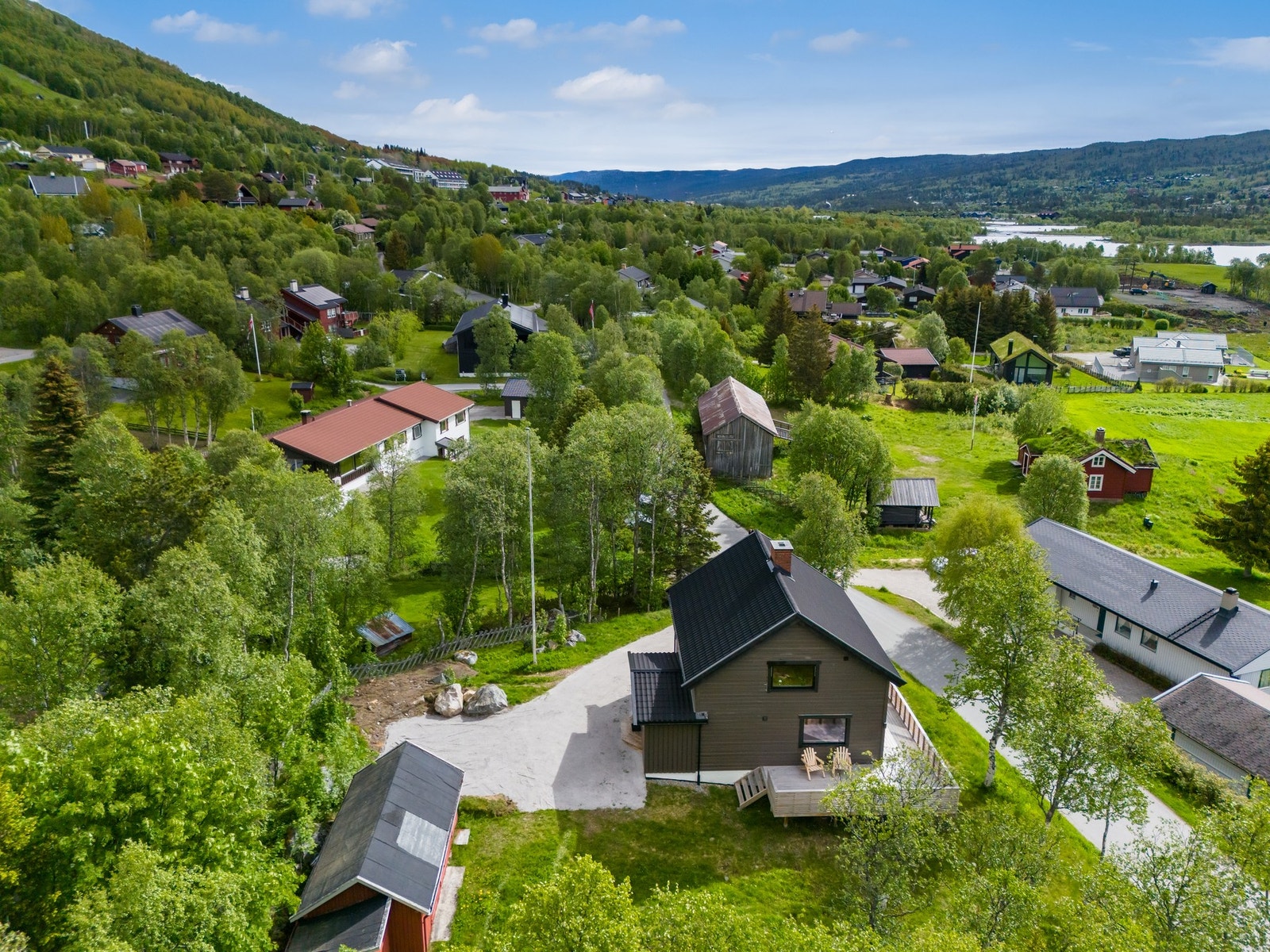 Beliggende med naturen tett på Galleribilde