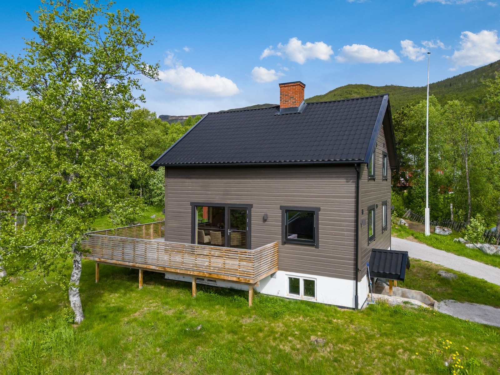 Sommerstid byr området på flotte tur- og sykkelmuligheter i fjellet Galleribilde