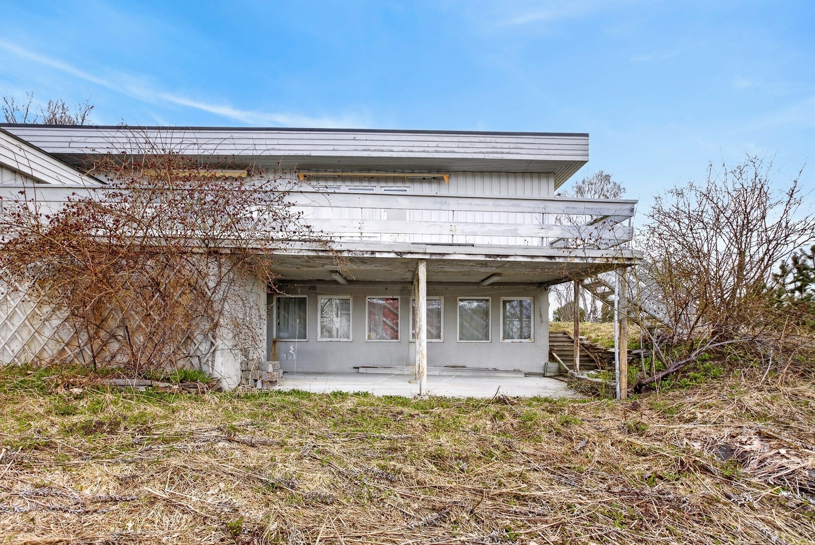 Sydvendt veranda med utsikt mot Harstadbotn, med gode solforhold Galleribilde