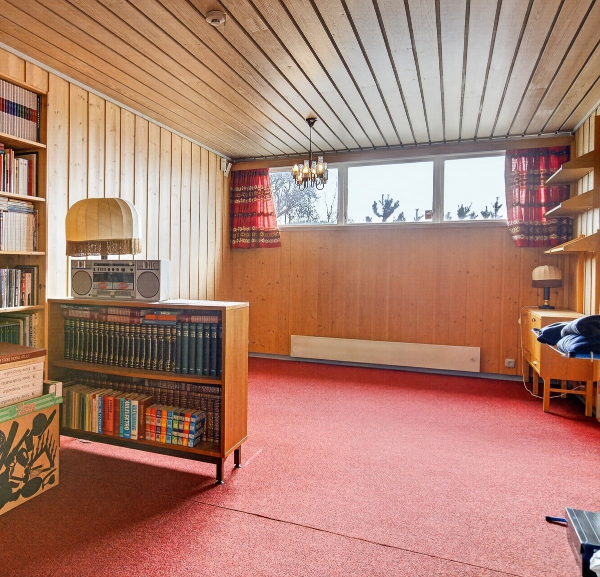 Kjellerstue med inngang til 3 soverom. Galleribilde