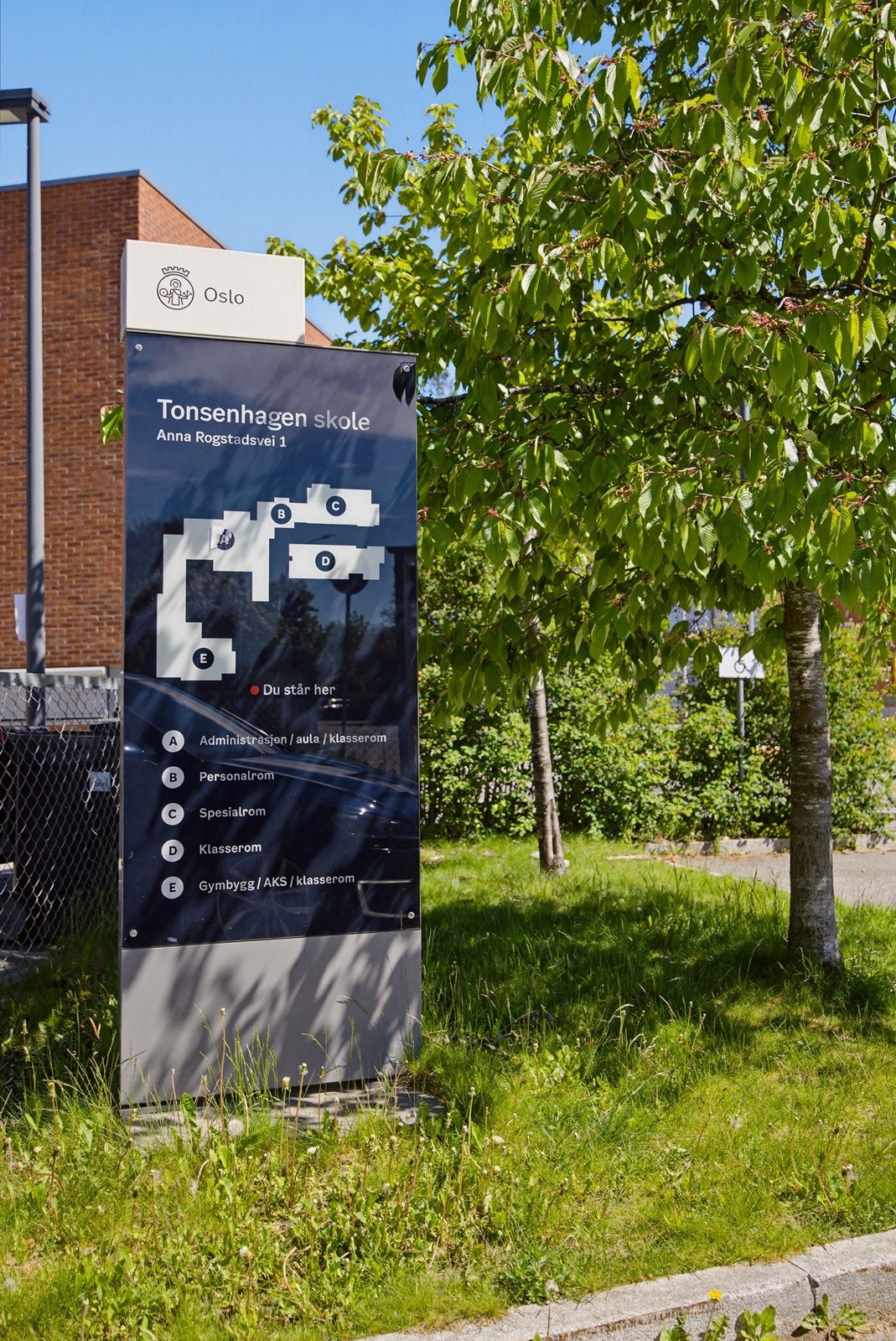 Det er trygg og kort vei til Tonsenhagen skole, som ligger omtrent seks minutter unna. Galleribilde