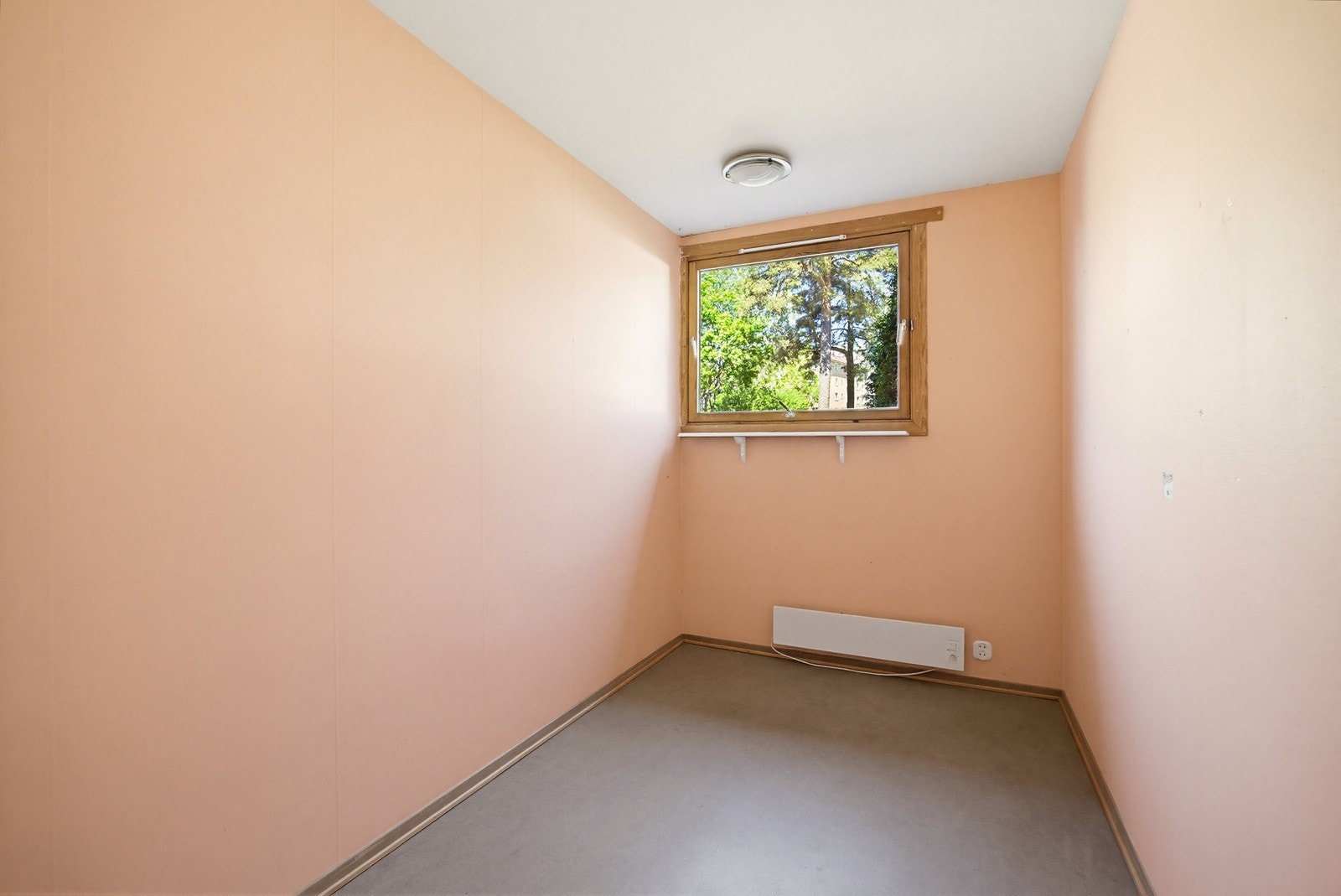 Leilighetens andre soverom egner seg godt som barnerom, gjesterom eller kontor. Galleribilde