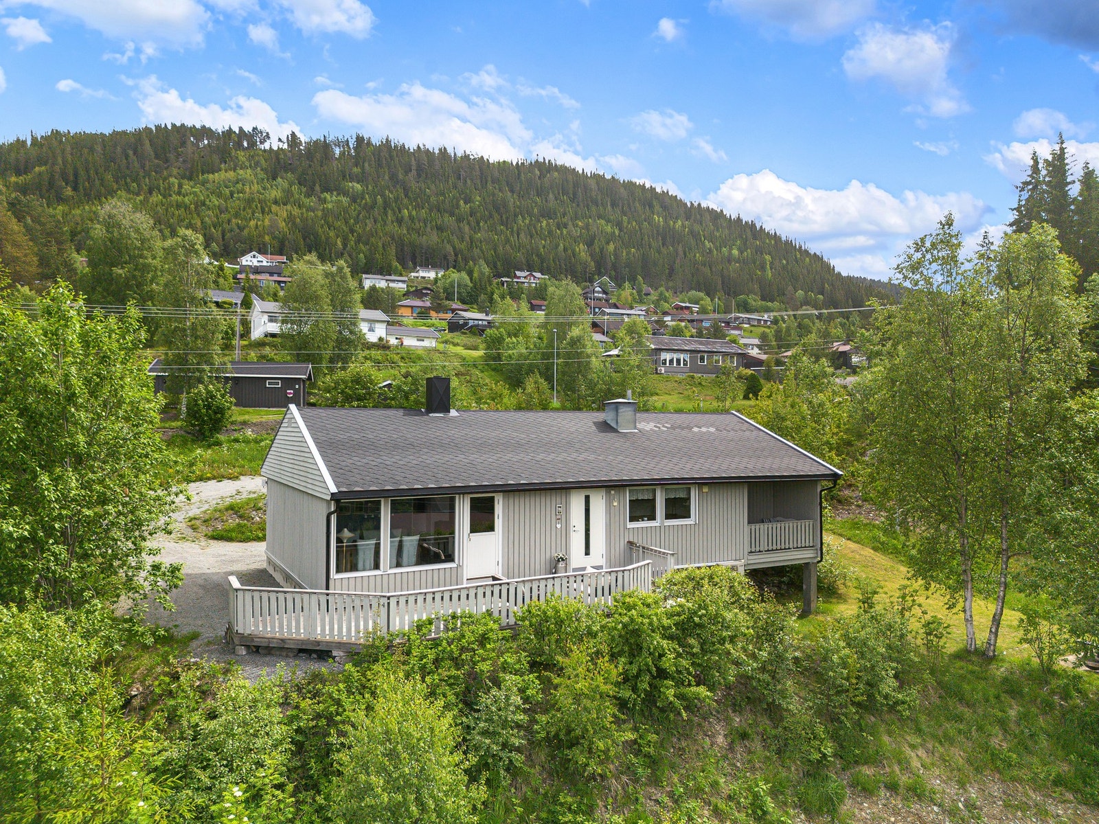 Velkommen til Skogsvegen 1, en eiendom presentert av Eie Fjellmegleren! Foto: QMarketing Photo (Ingvild Sveen Joplassen). Galleribilde