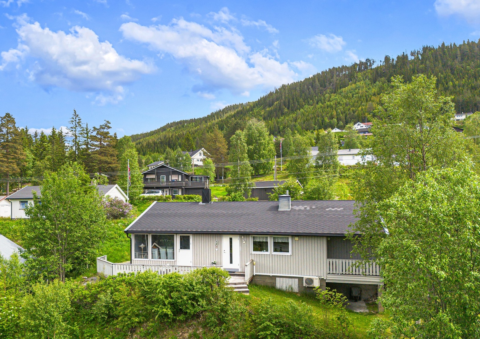 Moane er et veletablert og attraktivt boligområde med sentral beliggenhet. Galleribilde