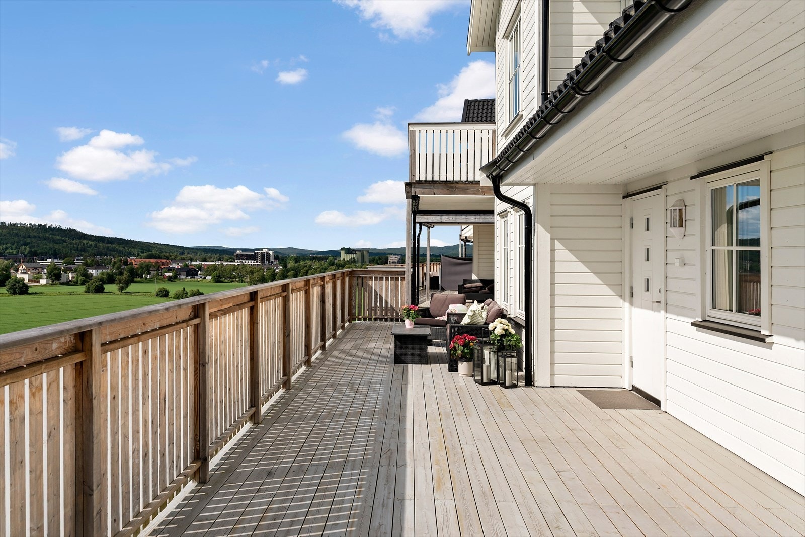 Pen og moderne 3-roms selveier med stor, solrik terrasse. Galleribilde