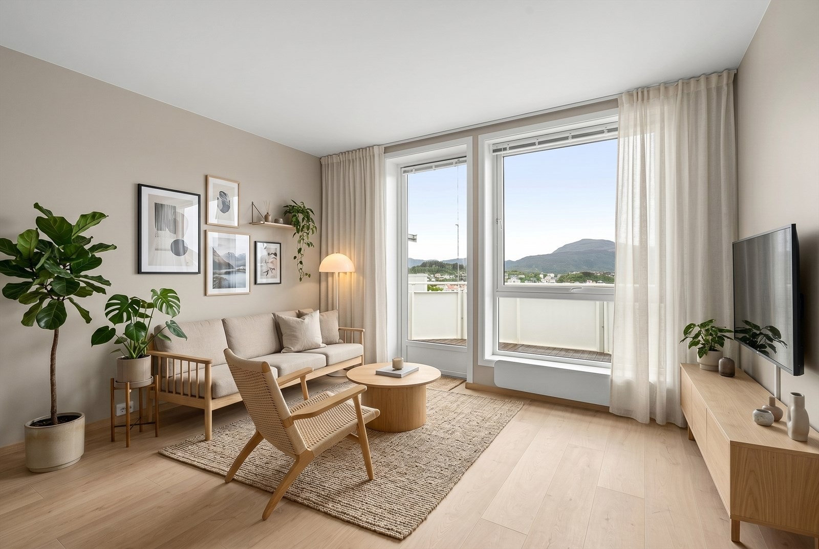 Loftstue med utgang til veranda Galleribilde