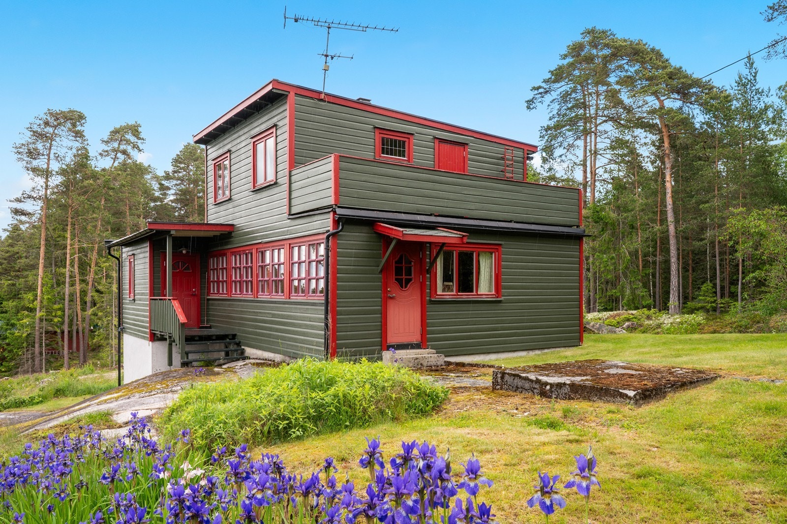 Fritidsboligen er fundamentert på grunnmur fra 1939og 2012. Galleribilde