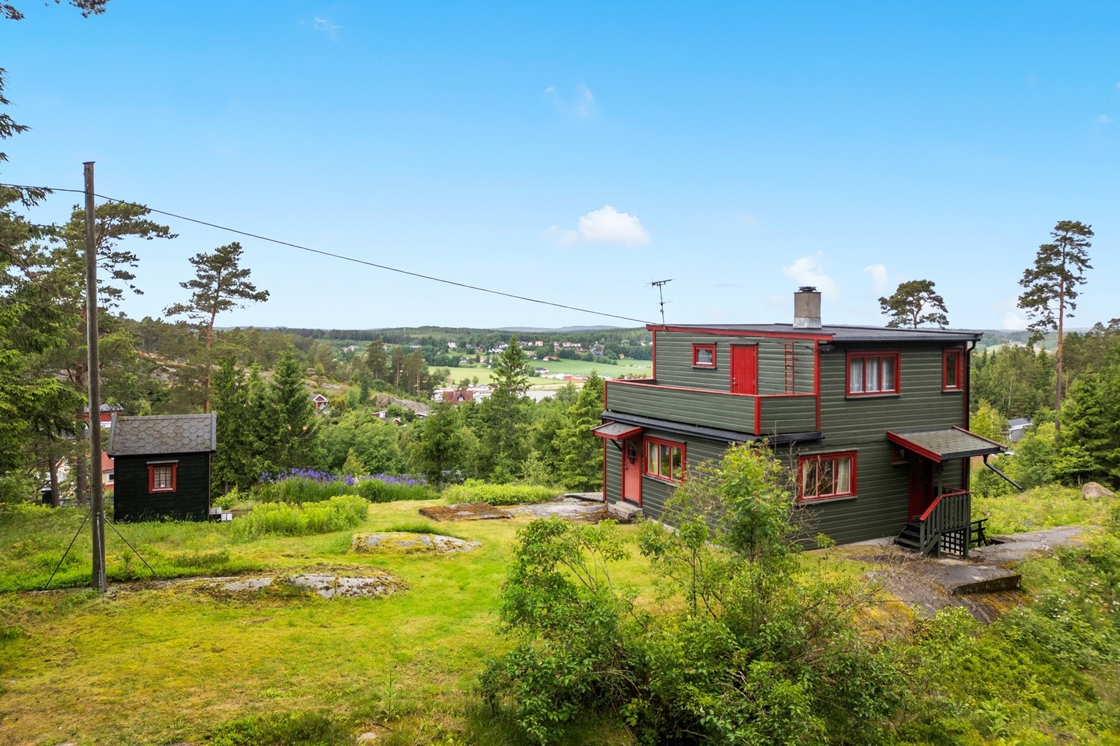 Fritidsbolig fra 1939, tilbygget i 2012, beliggende på en naturtomt Galleribilde