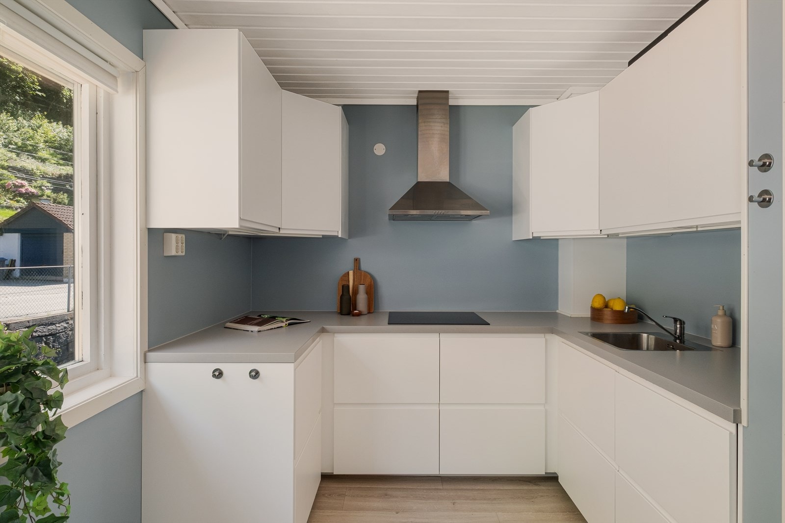 - Kjøkkenet måler 9,6 m² og et nytt i 2018 (IKEA) - Galleribilde
