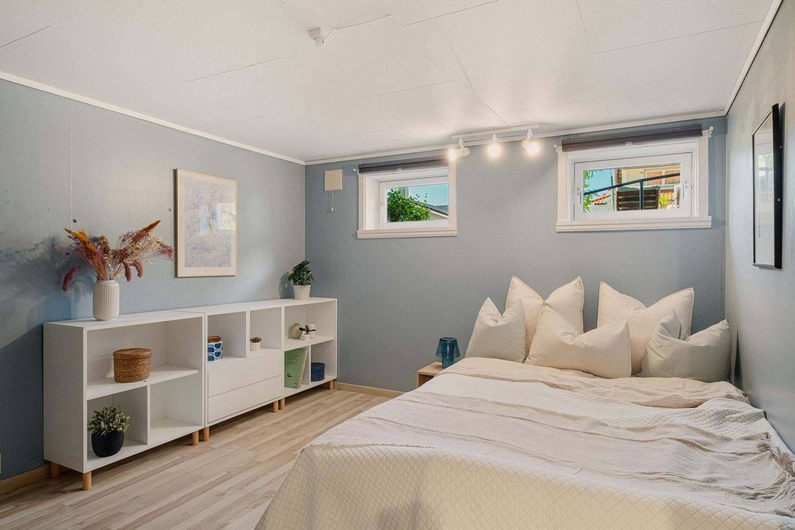 - Dette rommet måler 12,2 m² (opprinnelig byggemeldt som bod, ikke godkjent som hoveddel) - Galleribilde