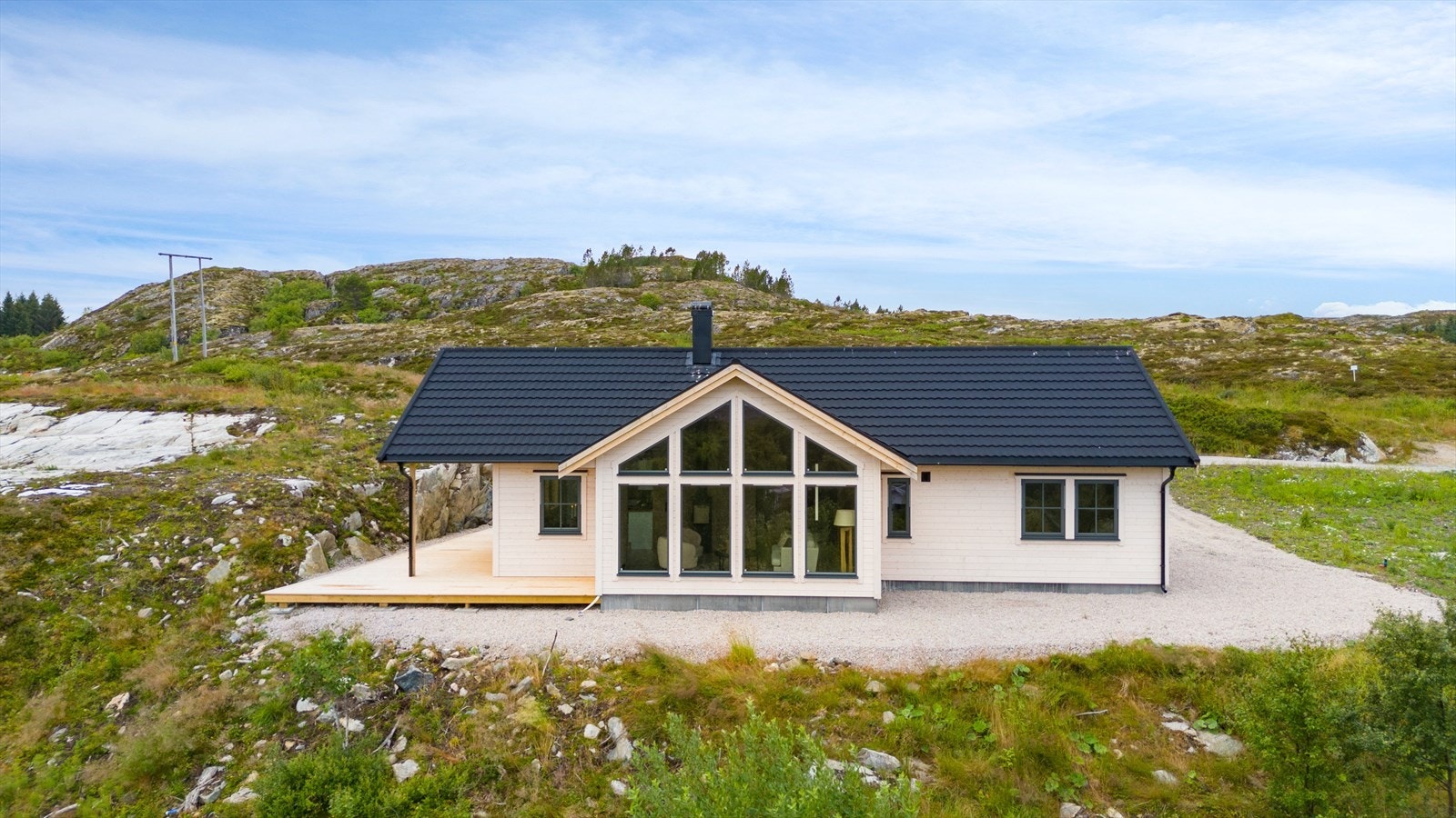 Fritidseiendommen har en idyllisk beliggenhet i Selvågan hyttefelt. Galleribilde