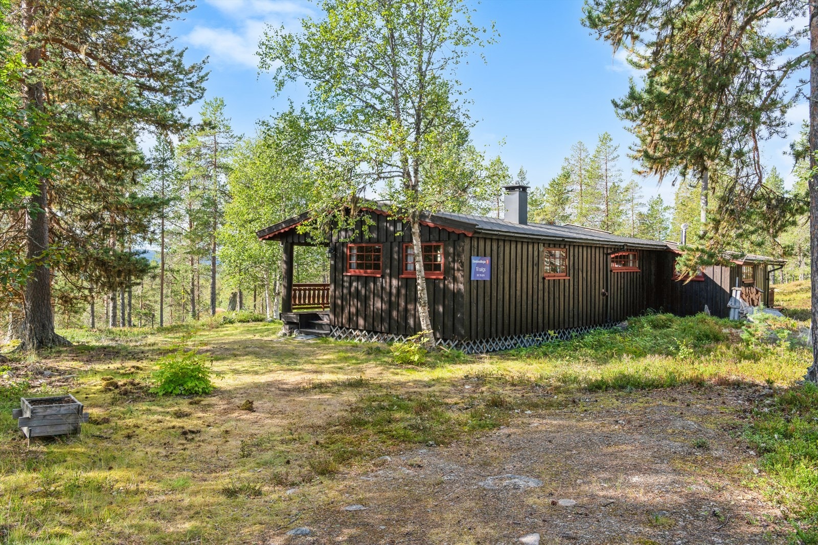 Eiendommen ligger usjenert til i et etablert hyttefelt i Grøndalen fritidsområde. Galleribilde