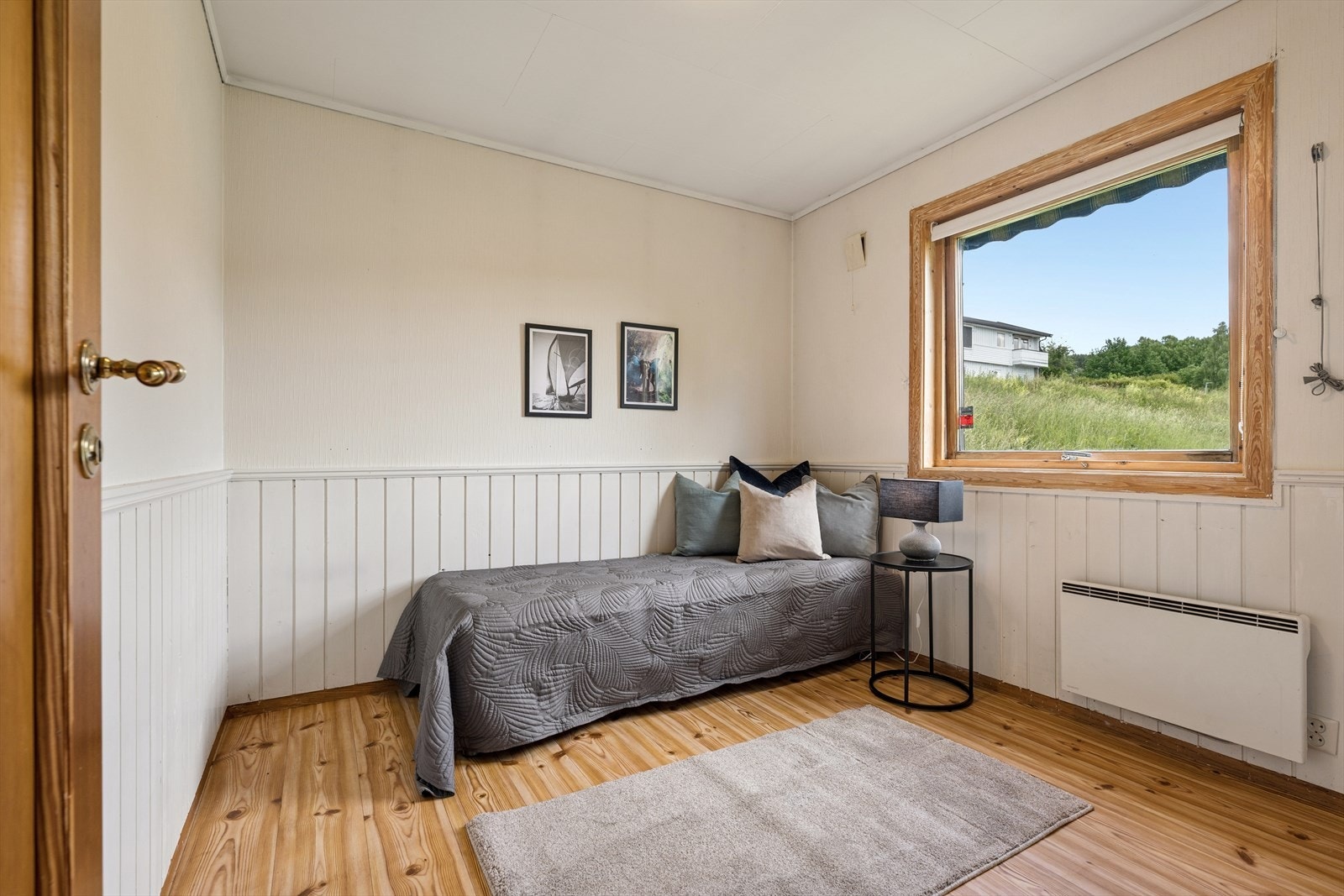 Soverommene har god plass til seng og oppbevaringsmøbler. Galleribilde