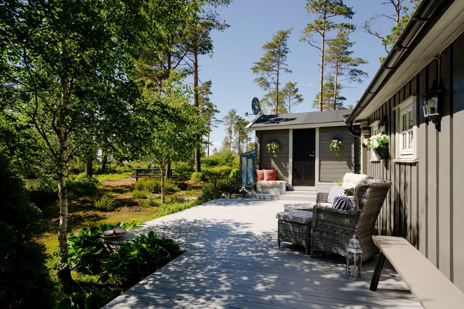 Eiendommen har store uteområder med totalt 65 m² terrasseareal. Galleribilde