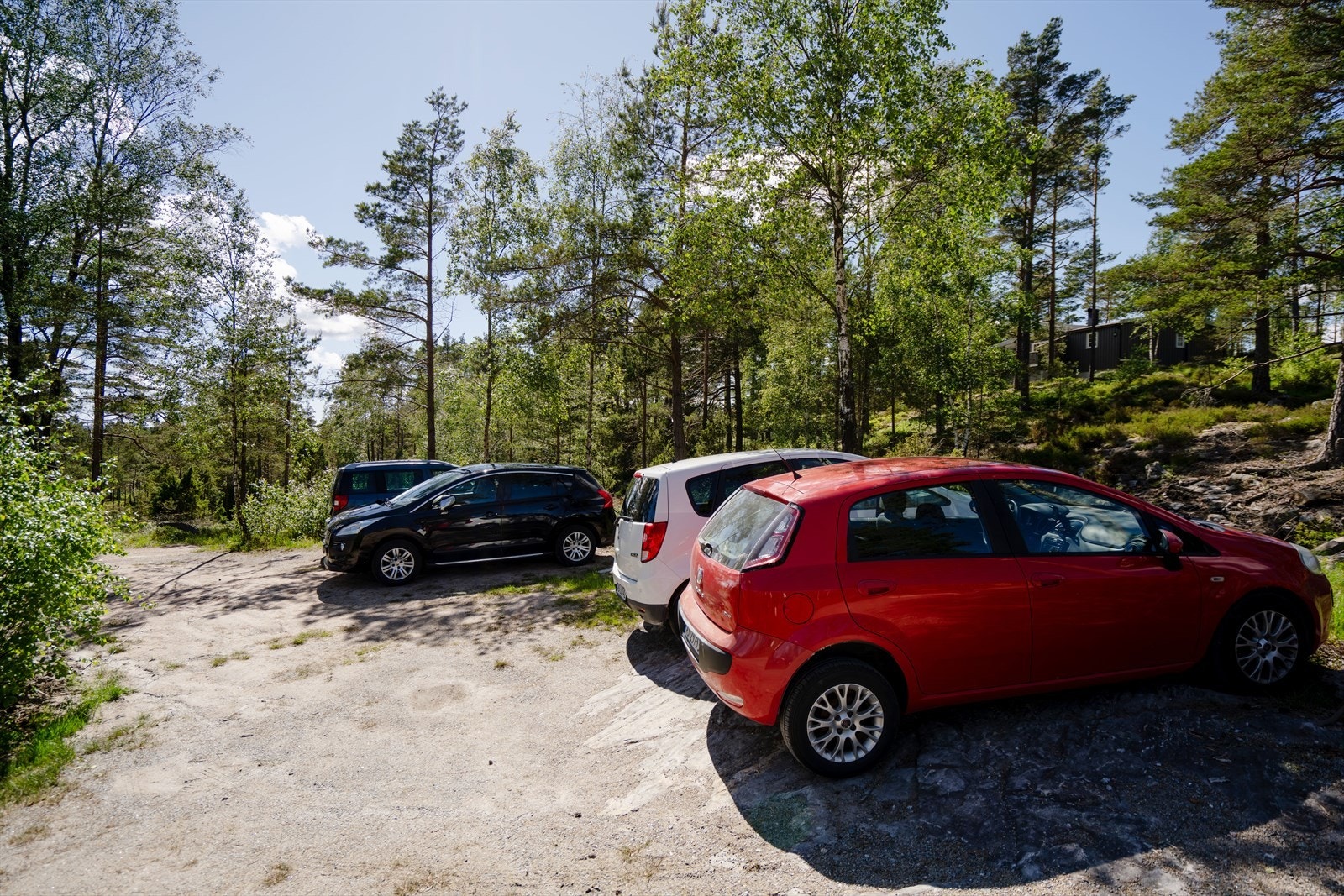 Gode parkeringsmuligheter på felles område (tatt av selger) Galleribilde
