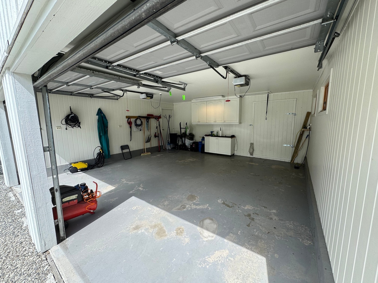 Dobbel garasje. Galleribilde